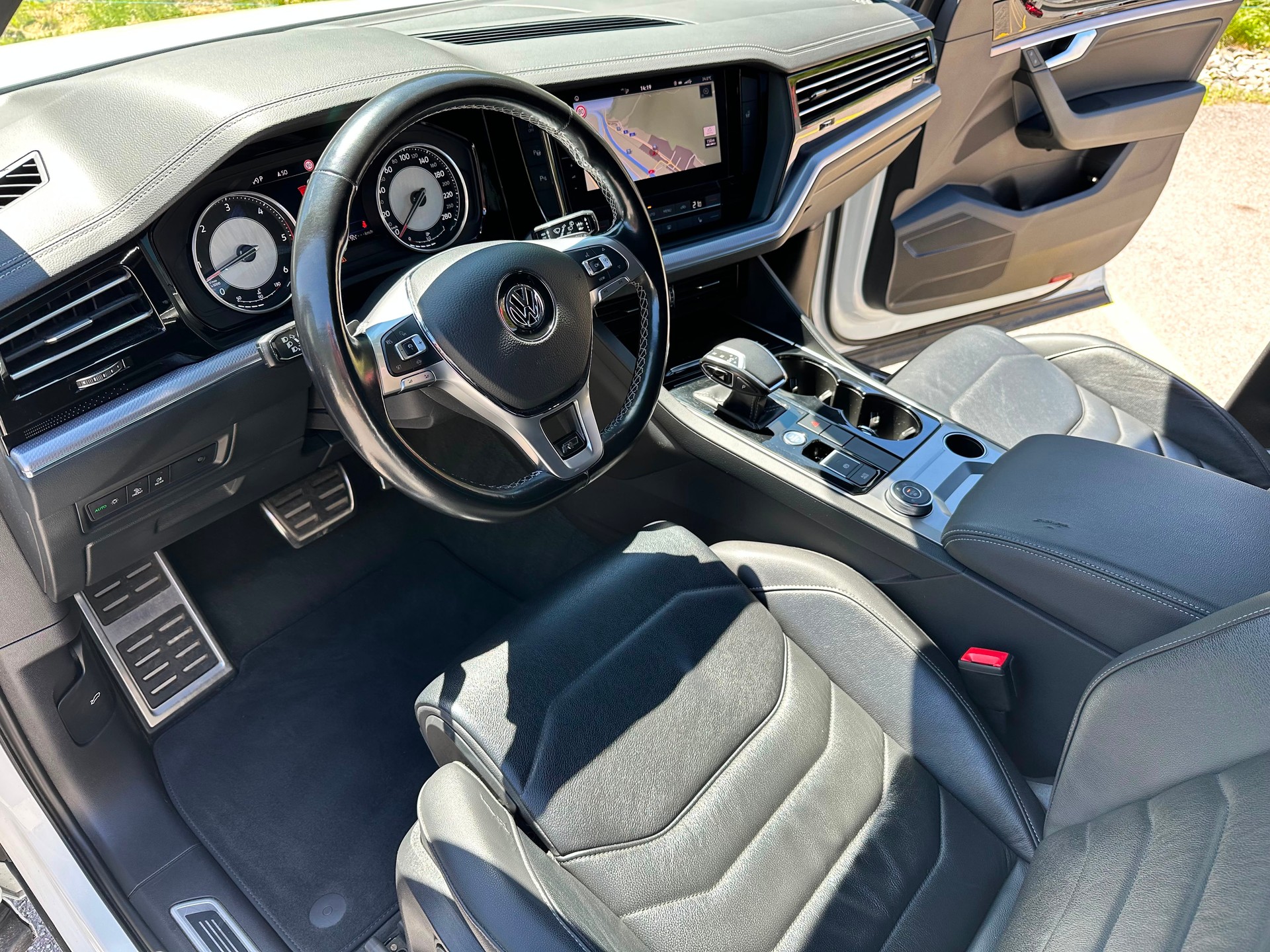 VW Touareg 3.0 TDI R Line Tiptronic-image-11