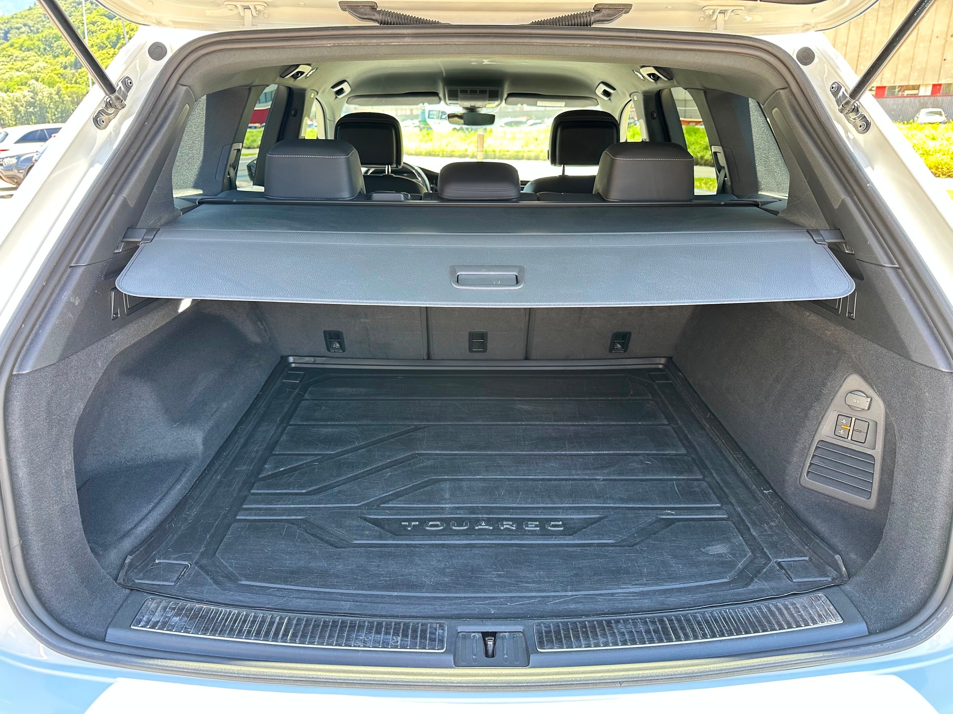 VW Touareg 3.0 TDI R Line Tiptronic-image-24