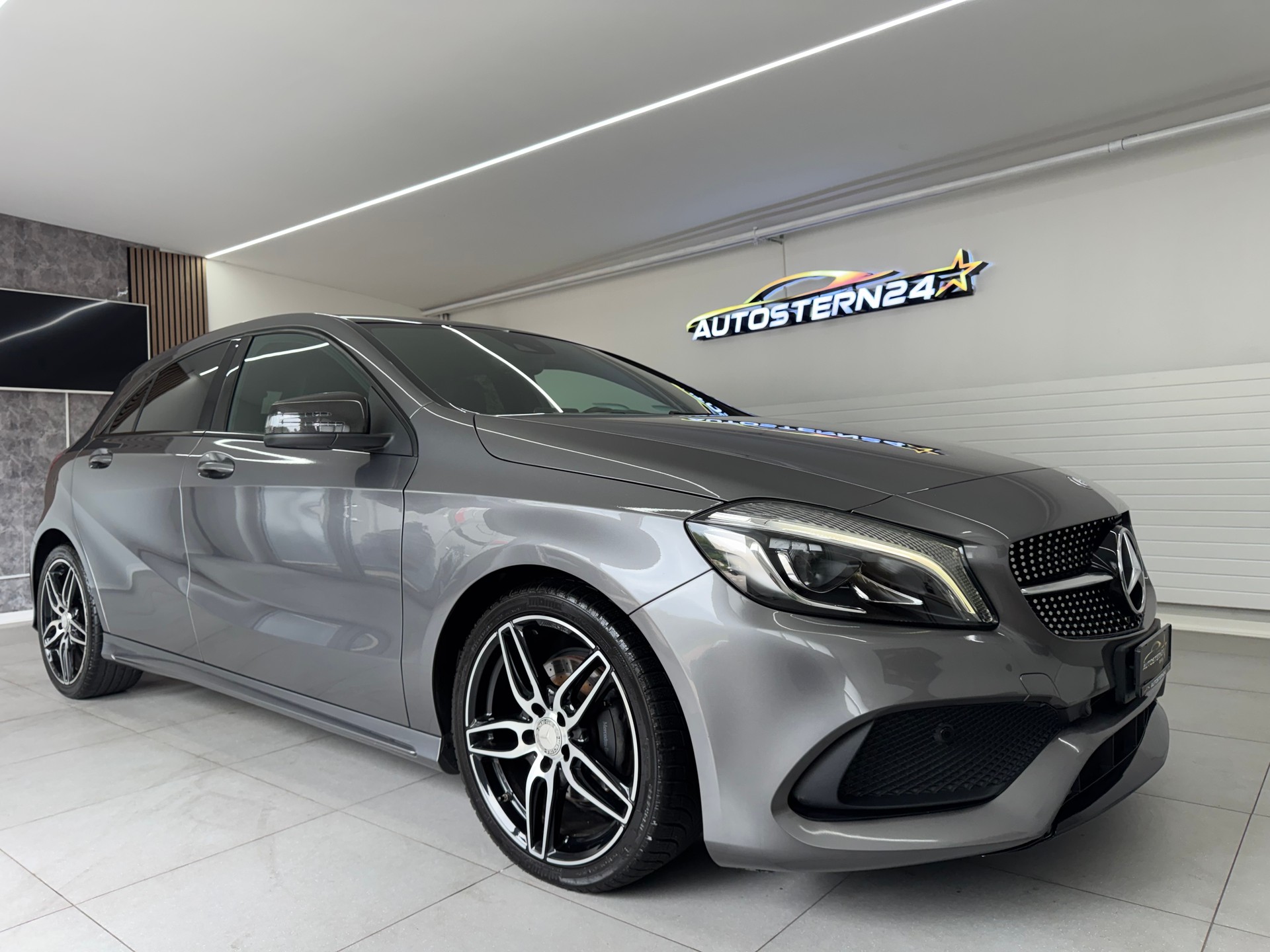 MERCEDES-BENZ A 200 CDI AMG Line 4Matic 7G-DCT*Panoramadach*-showroom-element-1