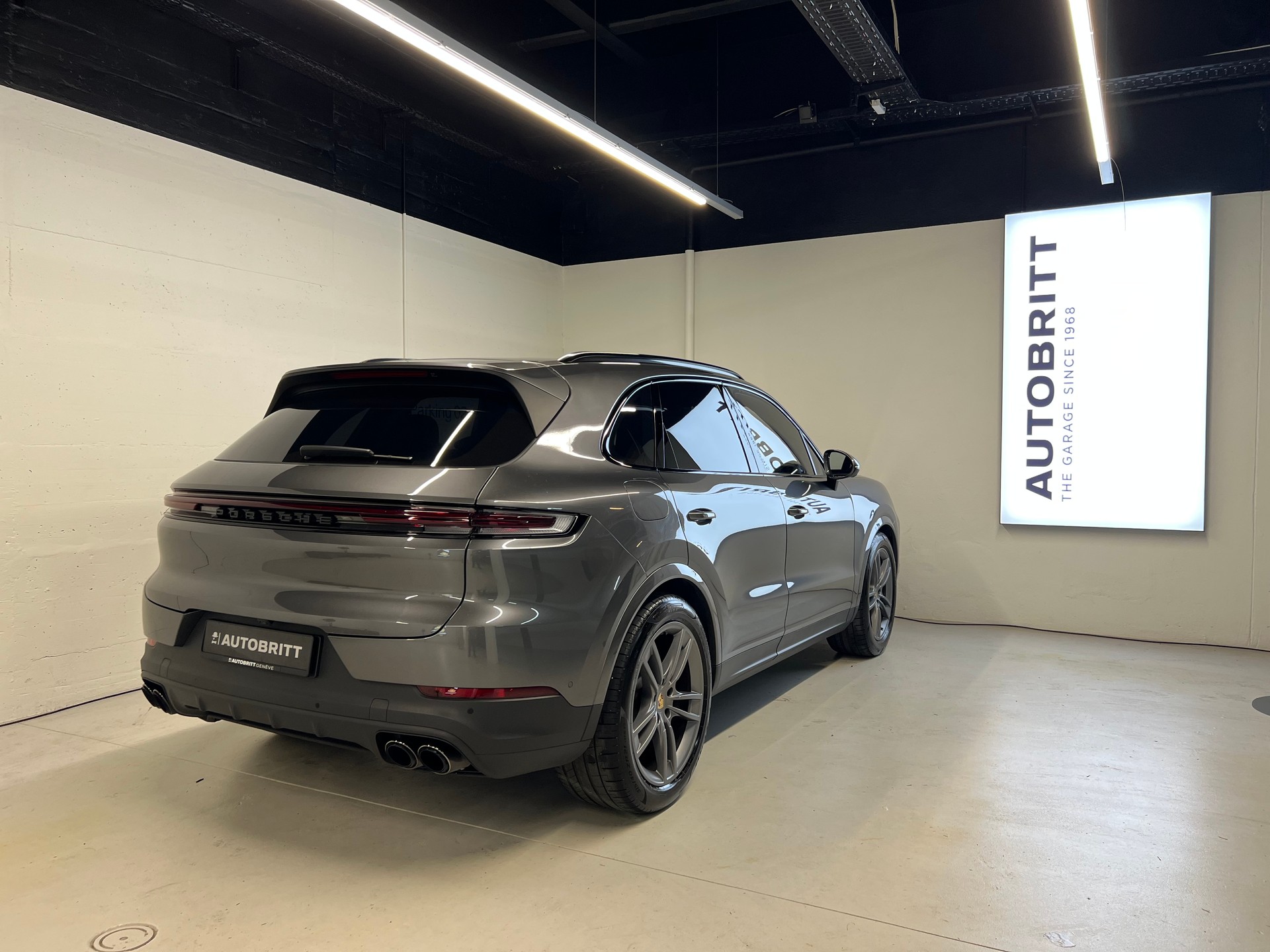 PORSCHE Cayenne 4.0 V8 S-showroom-element-1