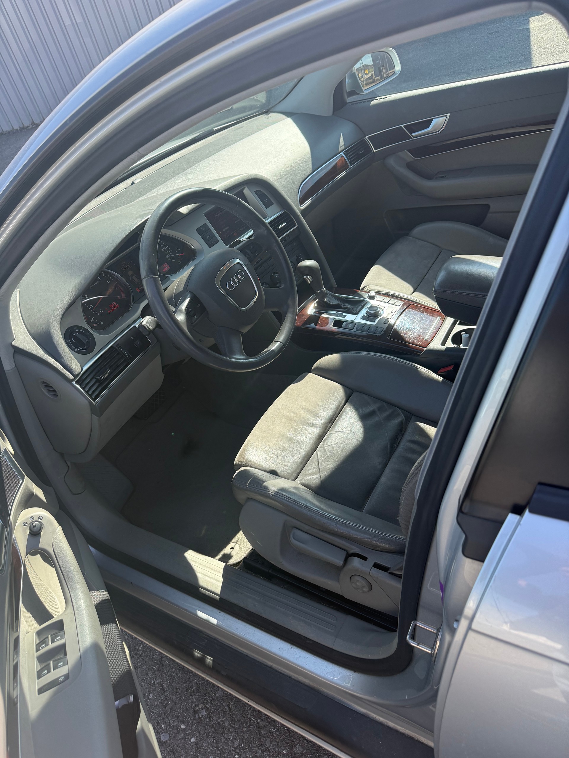 AUDI A6 Avant 2.0T FSI-image-6