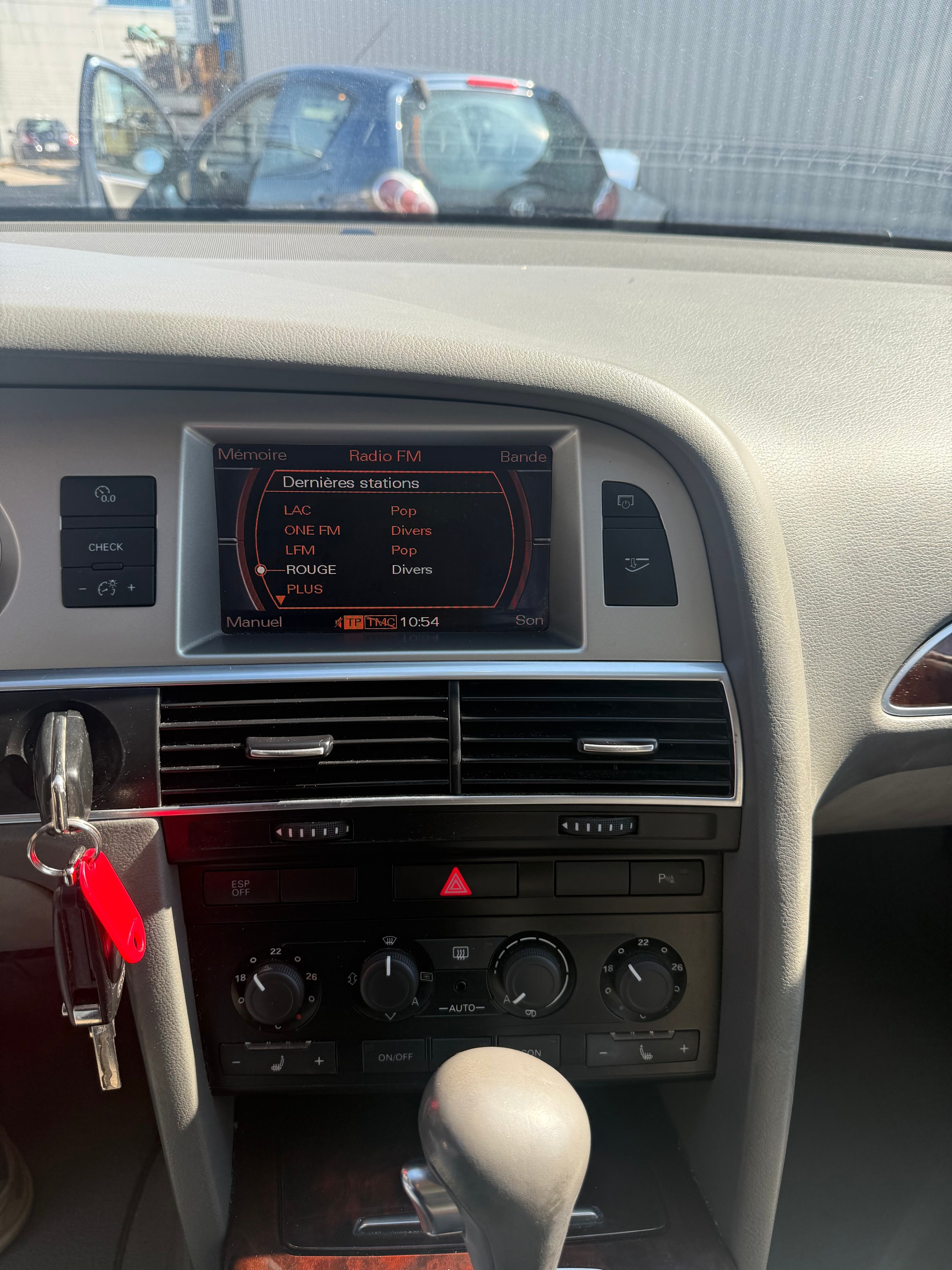 AUDI A6 Avant 2.0T FSI-image-8