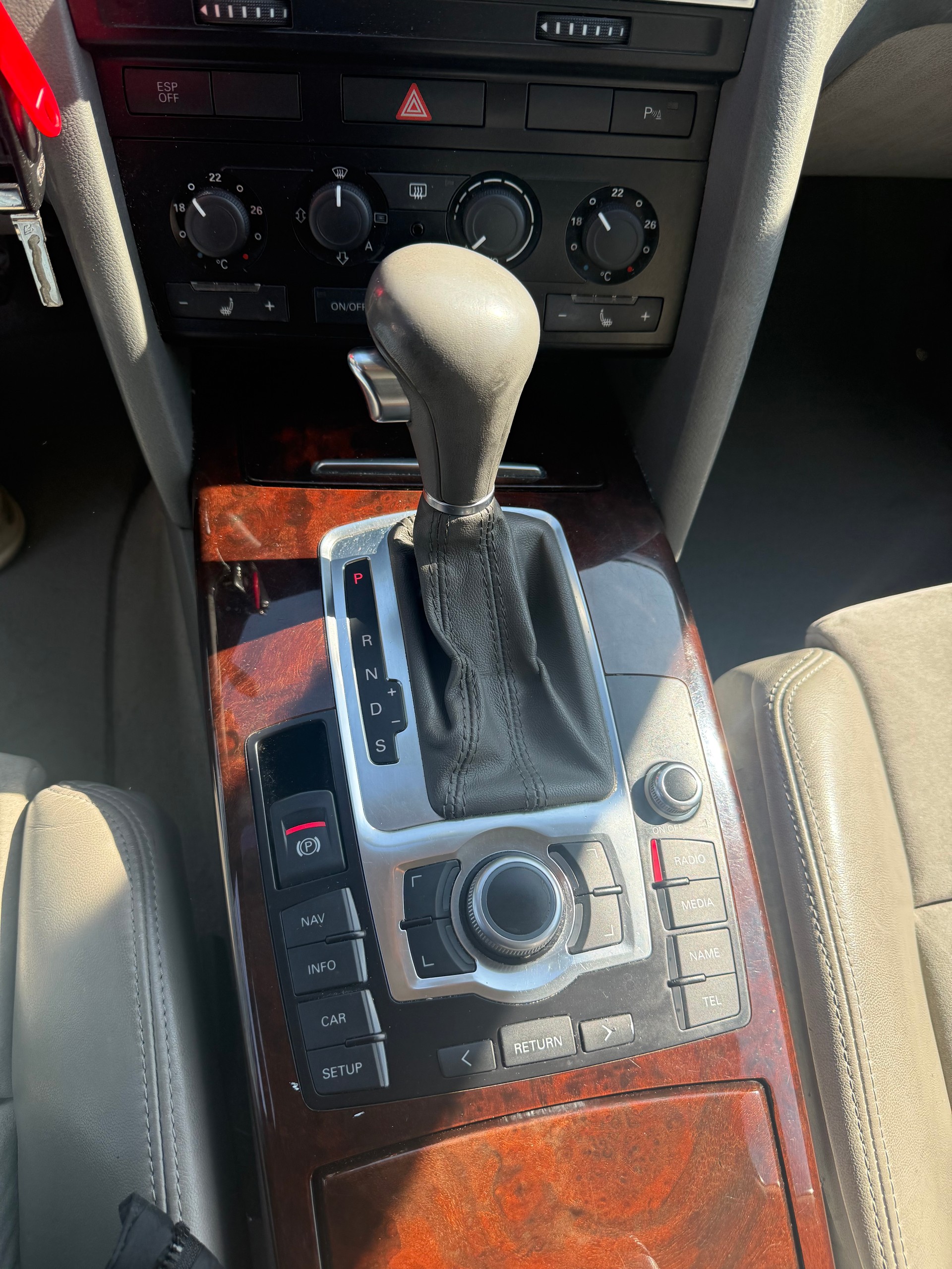 AUDI A6 Avant 2.0T FSI-image-7