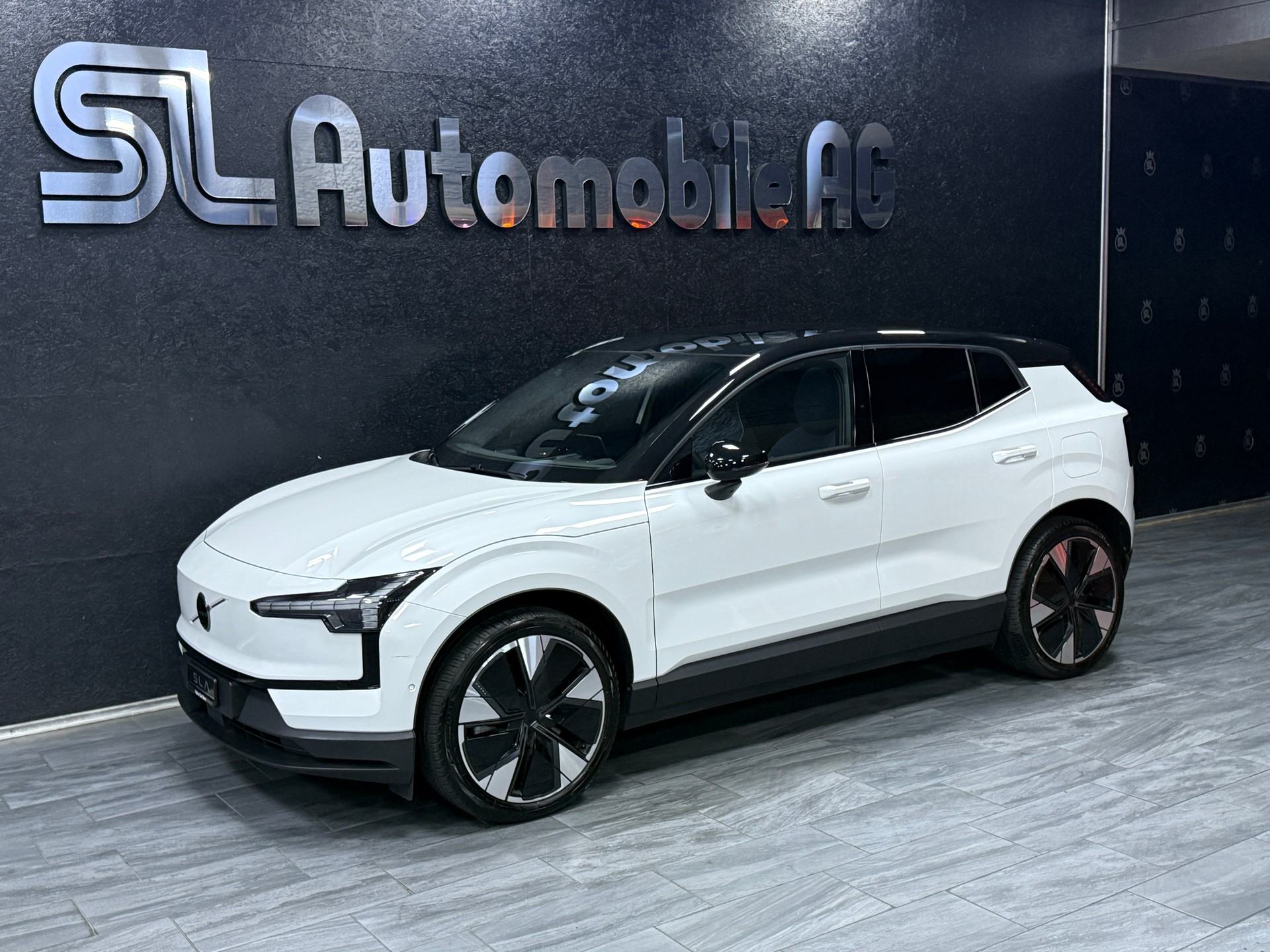 VOLVO EX30 E60 69kWh Twin Plus / CH Fz-showroom-element-3