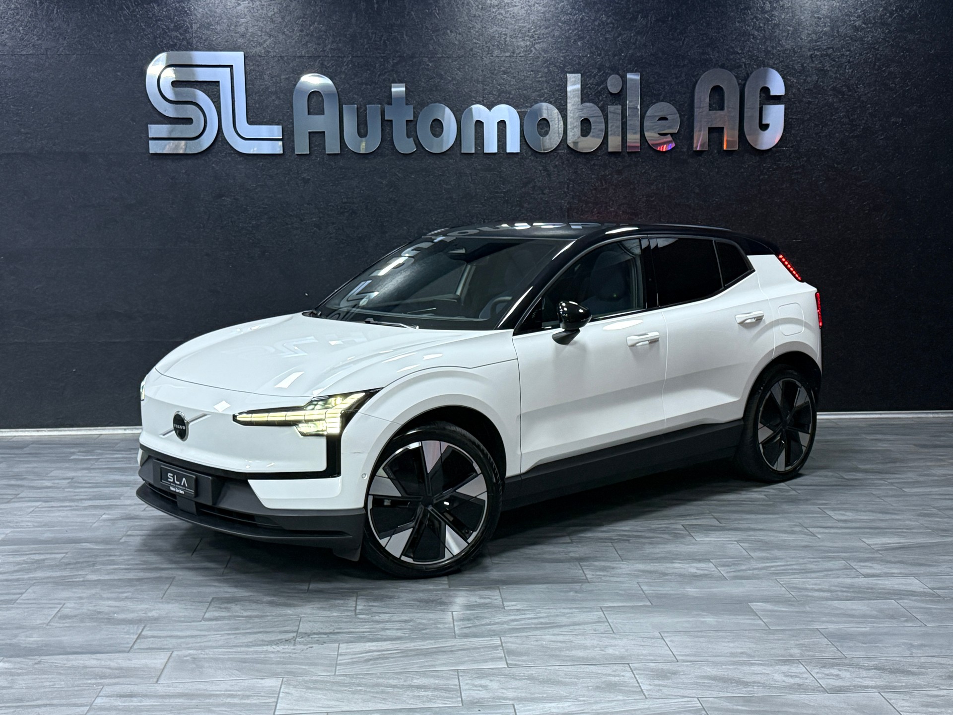 VOLVO EX30 E60 69kWh Twin Plus / CH Fz