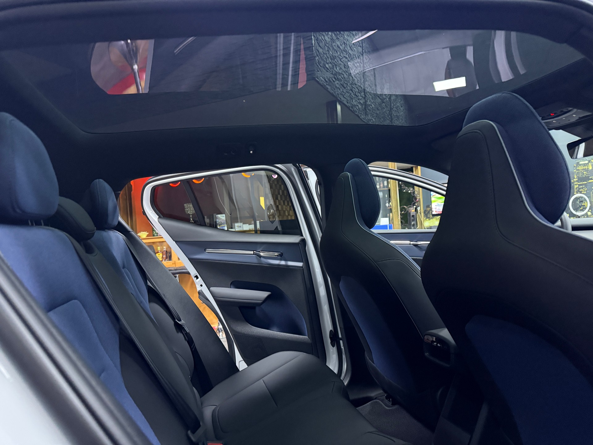 VOLVO EX30 E60 69kWh Twin Plus / CH Fz-image-19