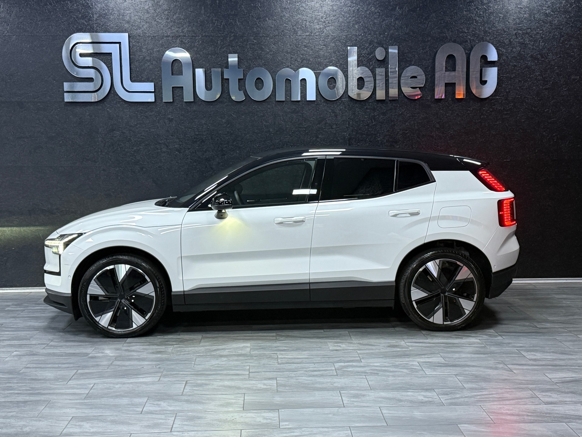 VOLVO EX30 E60 69kWh Twin Plus / CH Fz-image-4