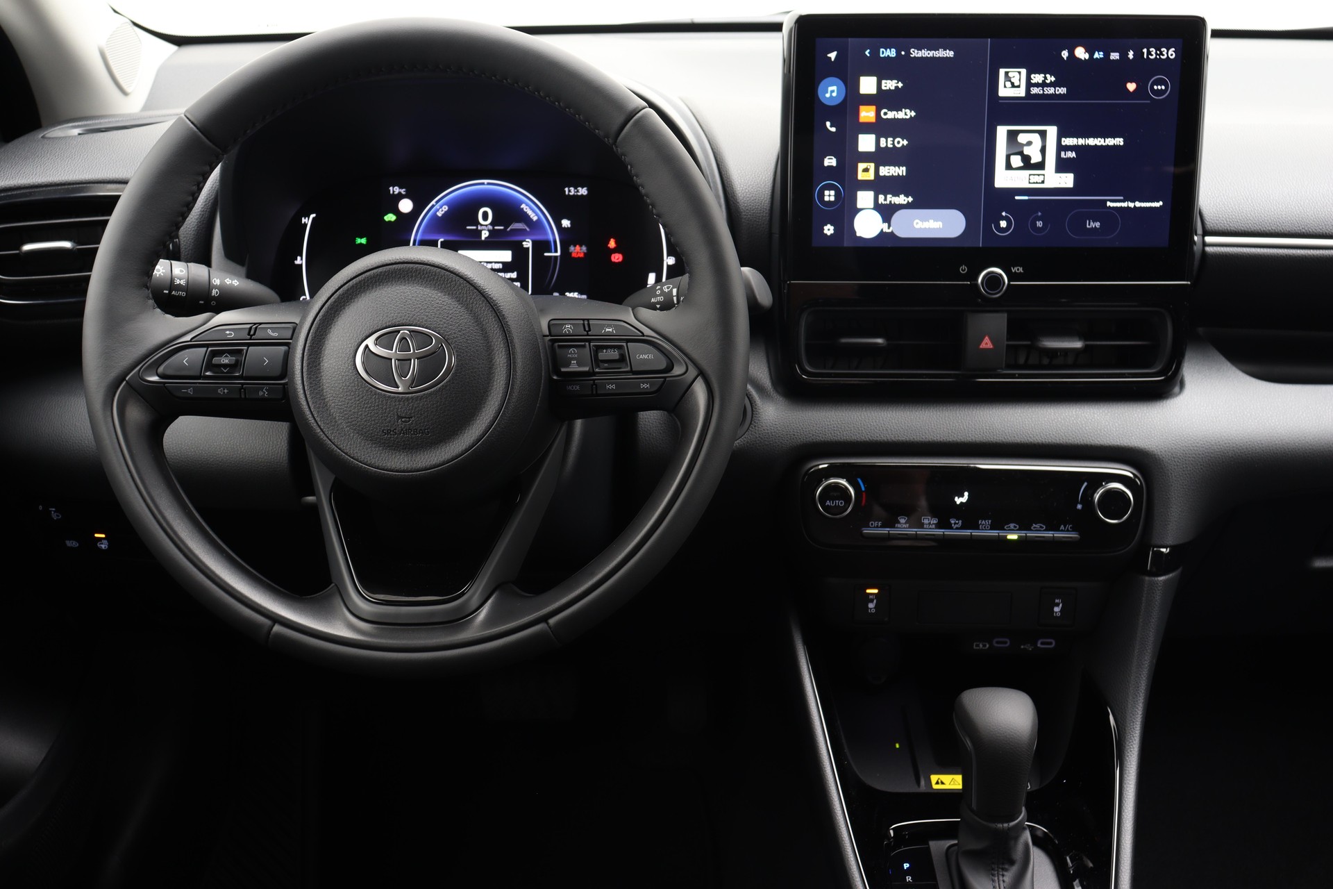 TOYOTA Yaris 1.5 VVT-i HSD Trend-image-7