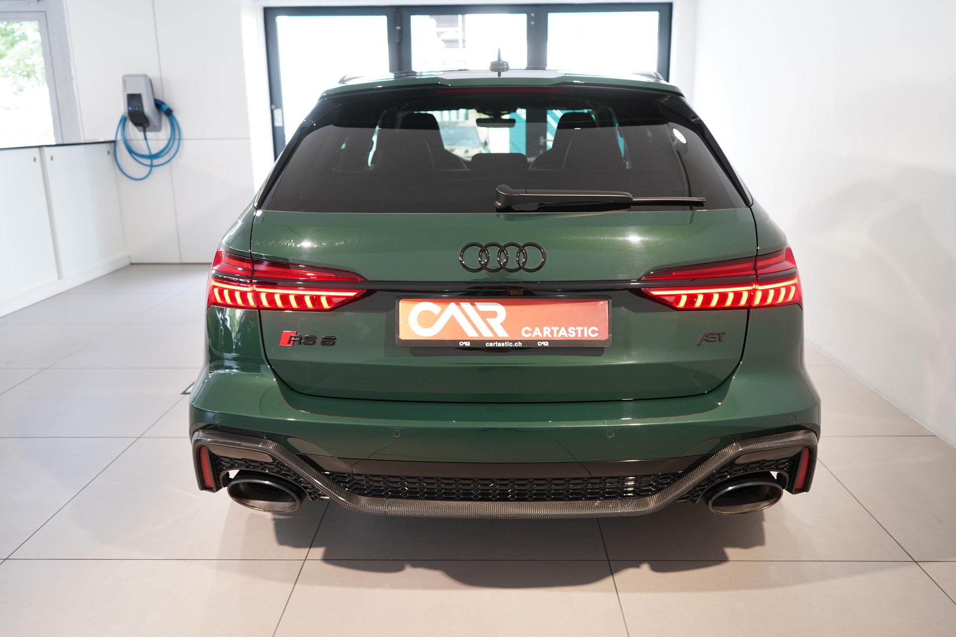 AUDI RS6 Avant 4.0 V8 TFSI performance quattro T-Tronic-showroom-element-3