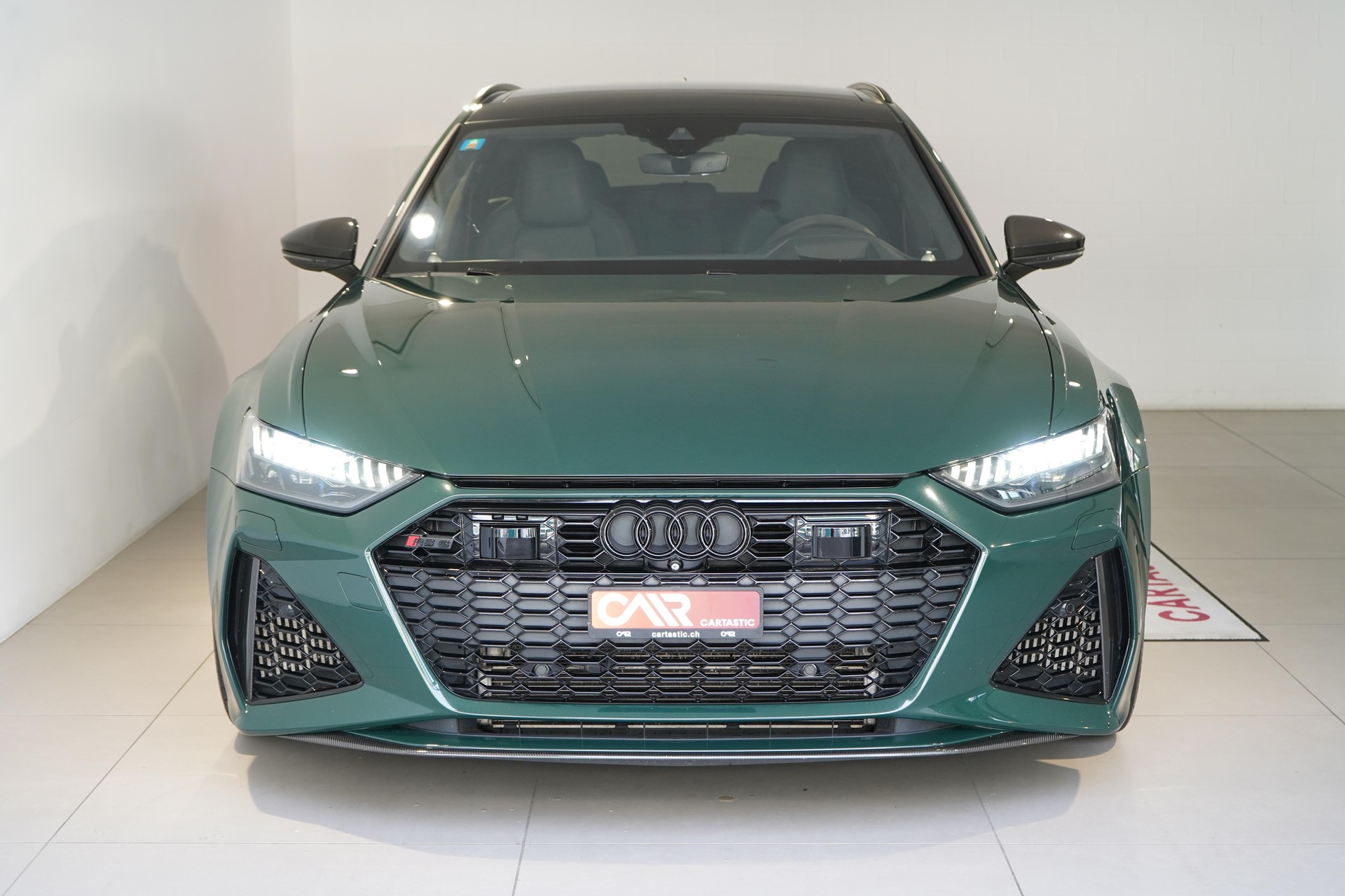 AUDI RS6 Avant 4.0 V8 TFSI performance quattro T-Tronic-showroom-element-1