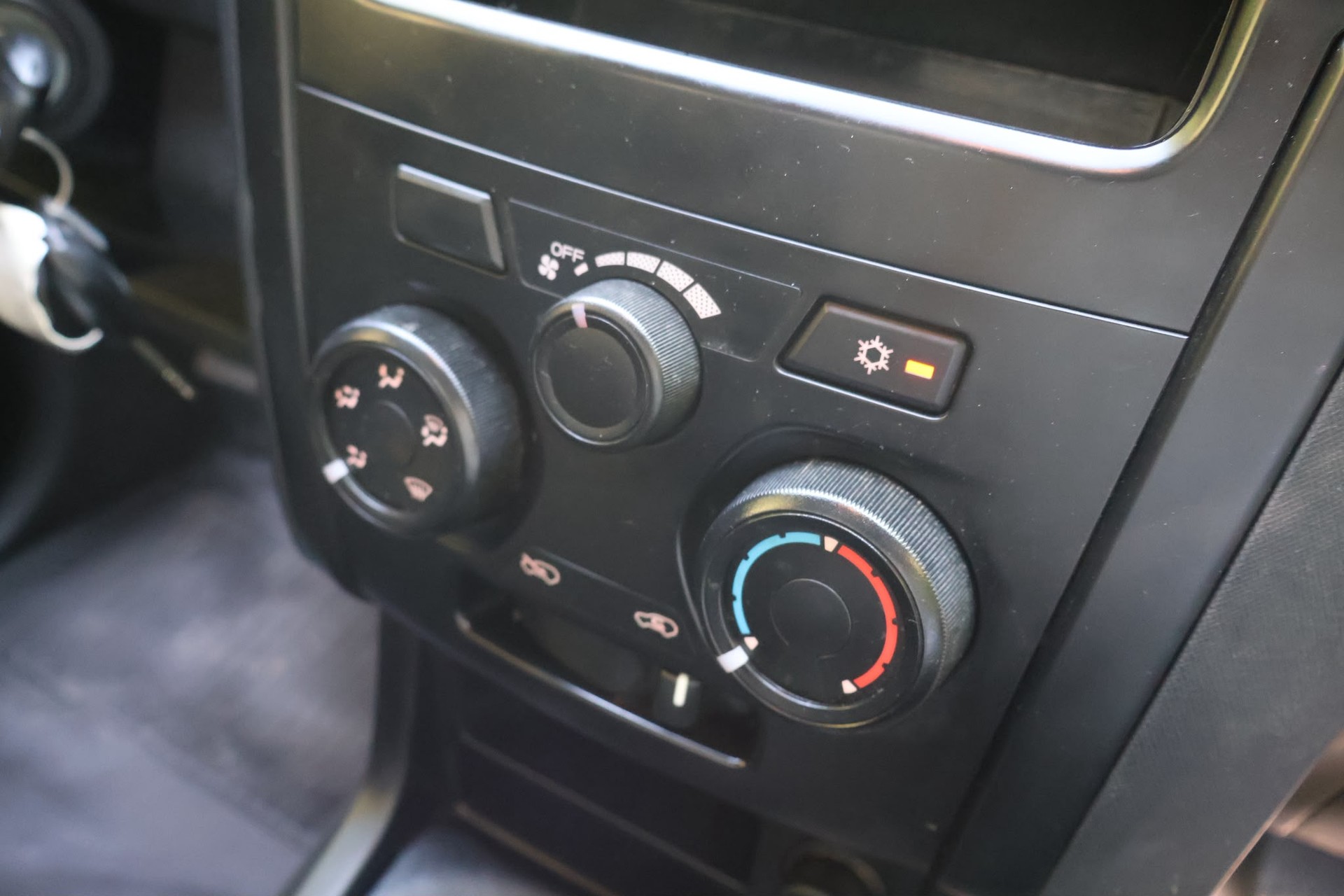 ISUZU D-MAX 1.9 SingleCab Satellite 4x4-image-9