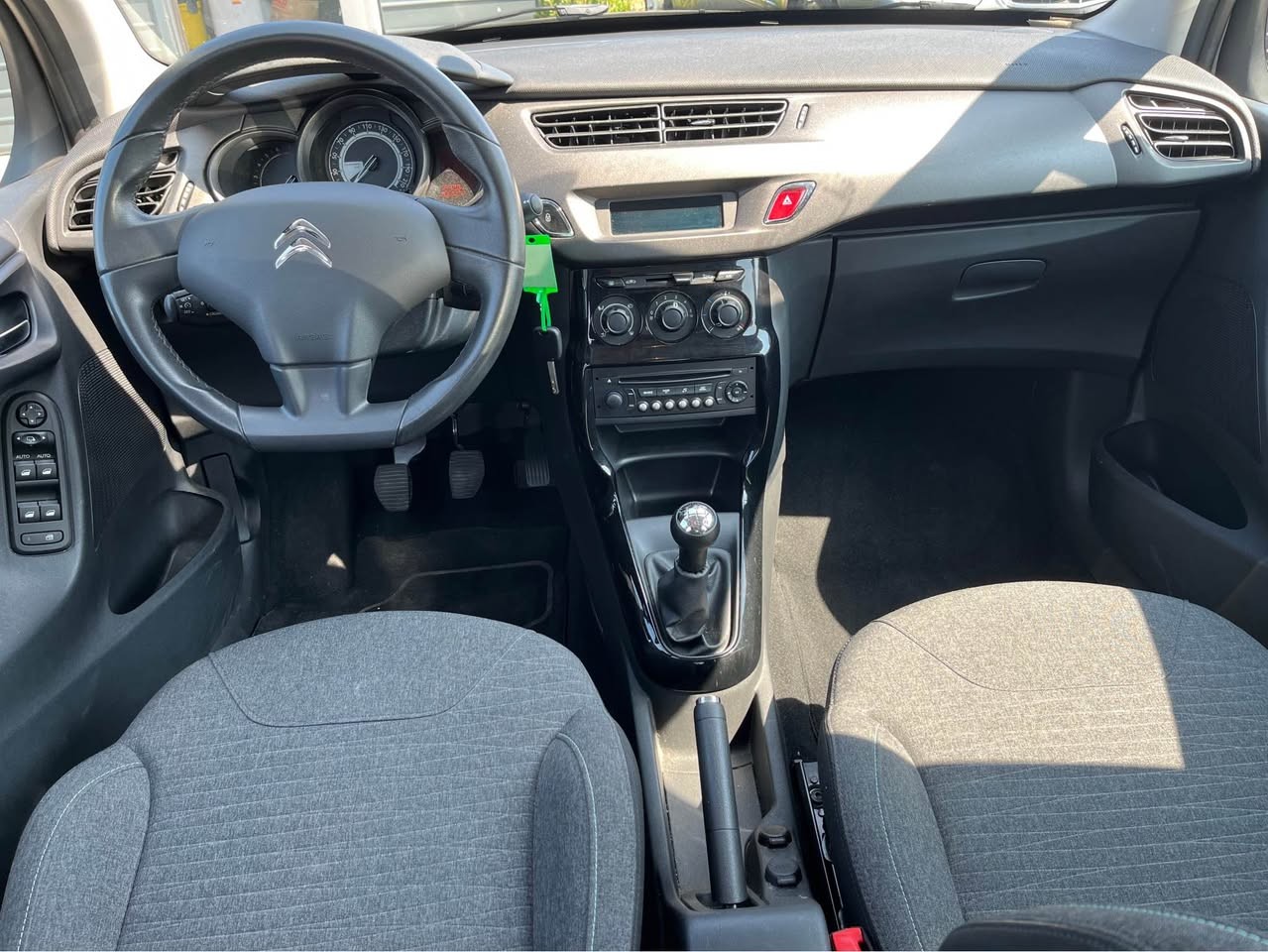 CITROEN C3 1.2i Exclusive-image-8