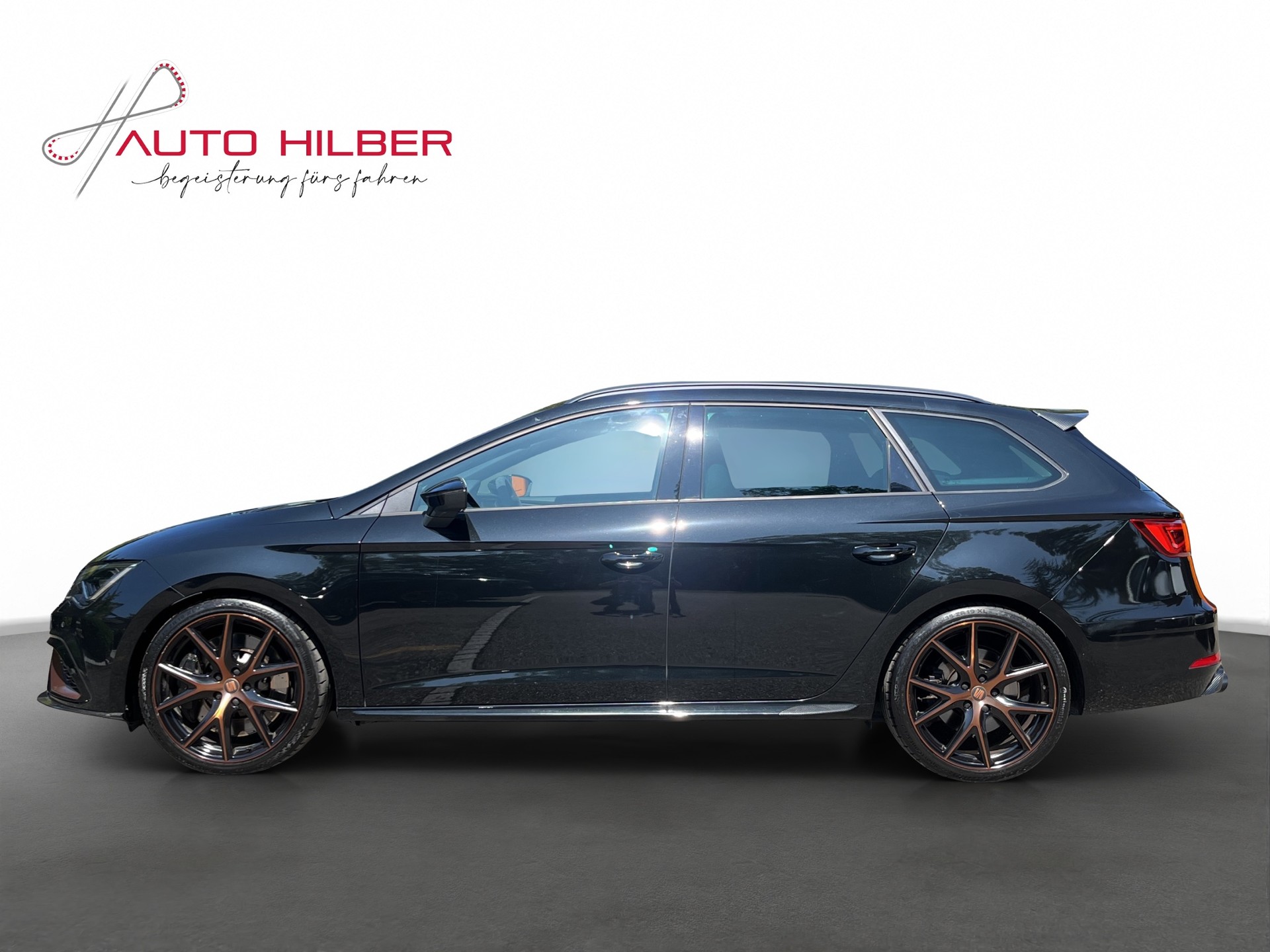 SEAT Leon ST 2.0 TSI Cupra R 300 4 Drive DSG *Carbon Paket Bodykit*-showroom-element-2