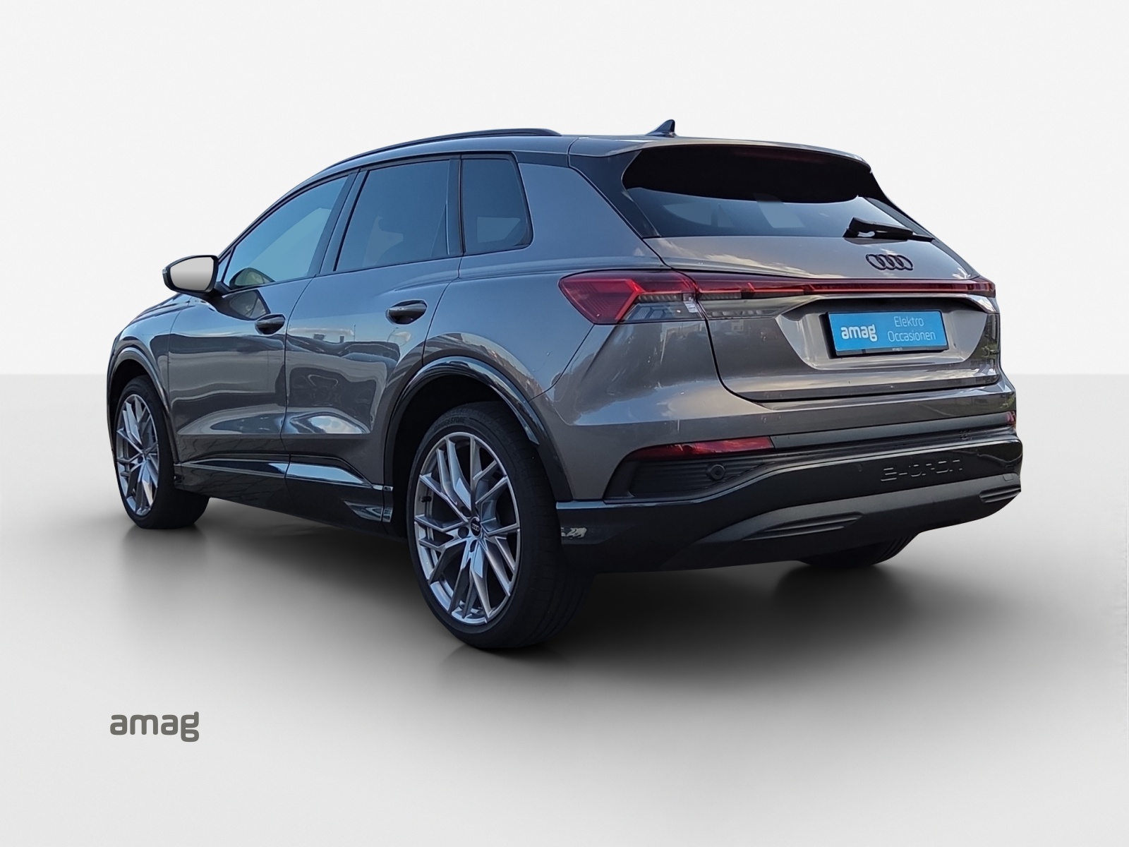 AUDI Q4 e-tron 45 Attraction quattro-image-2