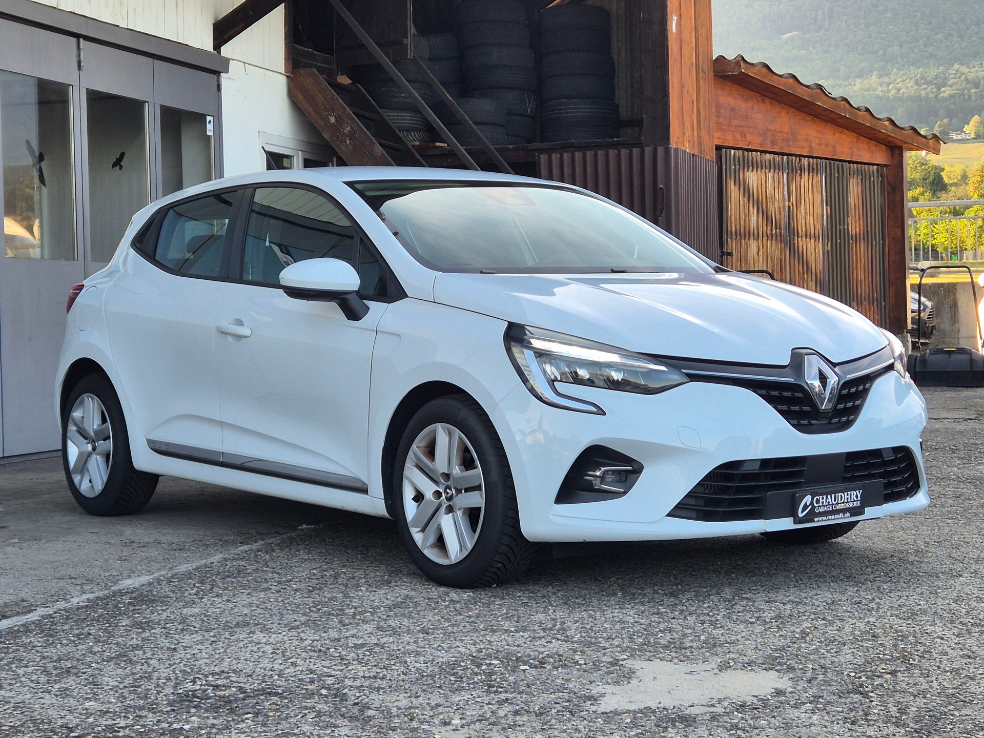 RENAULT Clio 1.0 Business-showroom-element-3