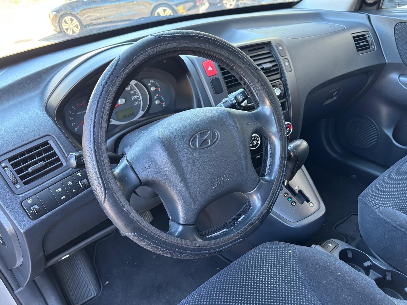 HYUNDAI Tucson 2.0 CRDi Comfort City 2WD Automatic-image-11