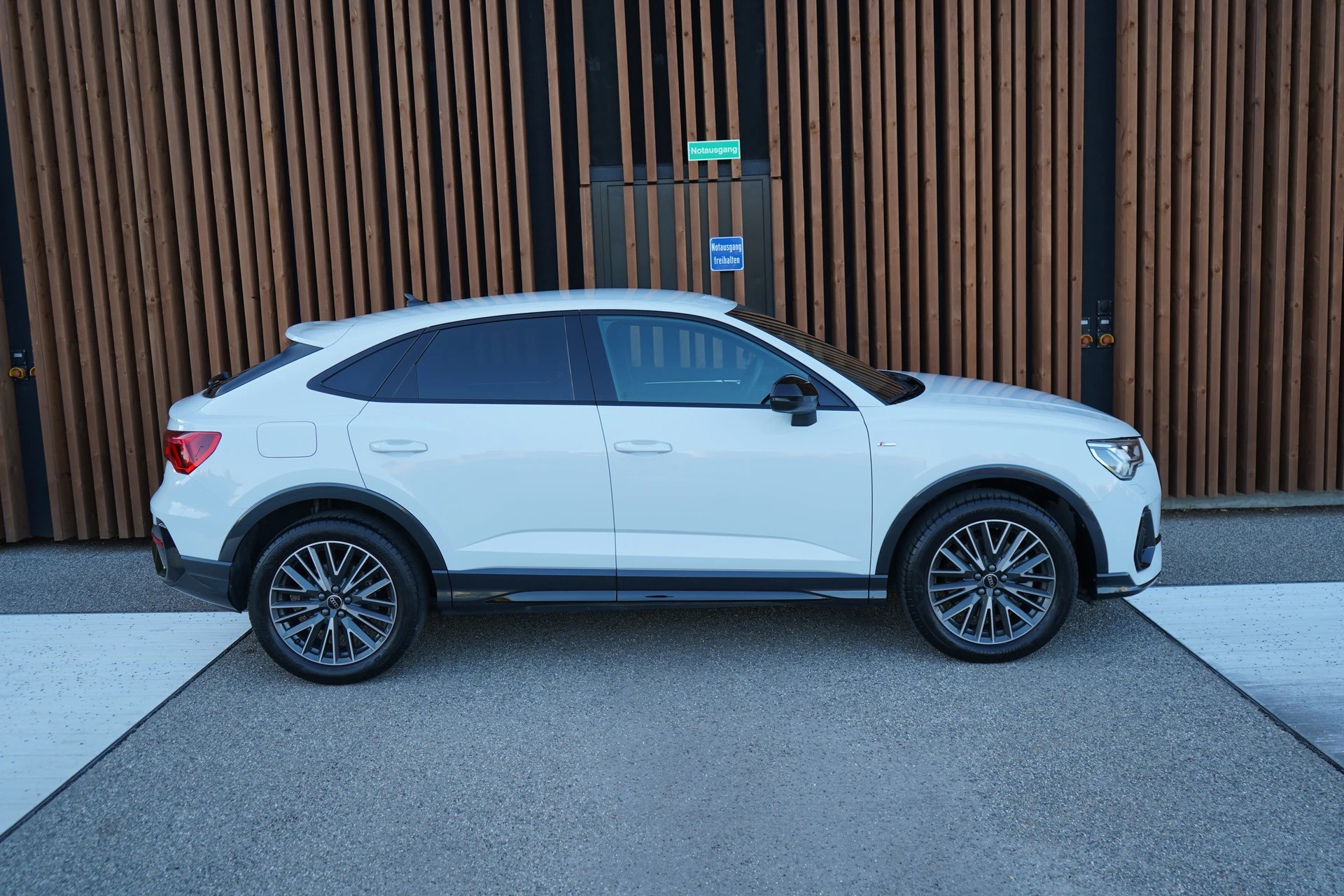 AUDI Q3 SPORTBACK 40 TFSI S LINE BLACK QUATTRO S-TRONIC l 190 PS-showroom-element-2