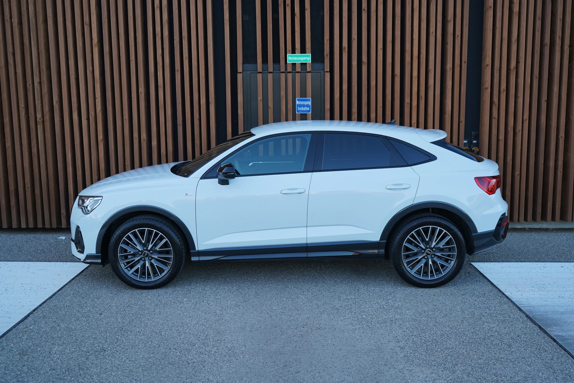 AUDI Q3 SPORTBACK 40 TFSI S LINE BLACK QUATTRO S-TRONIC l 190 PS-showroom-element-3