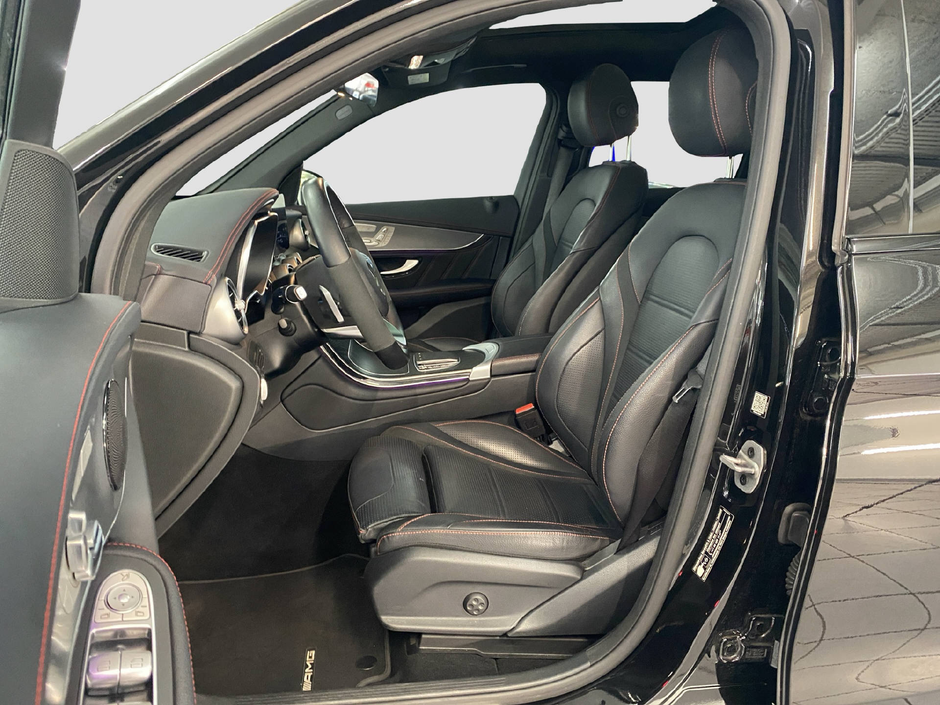 MERCEDES-BENZ GLC 300 AMG Line 4MATIC-image-6