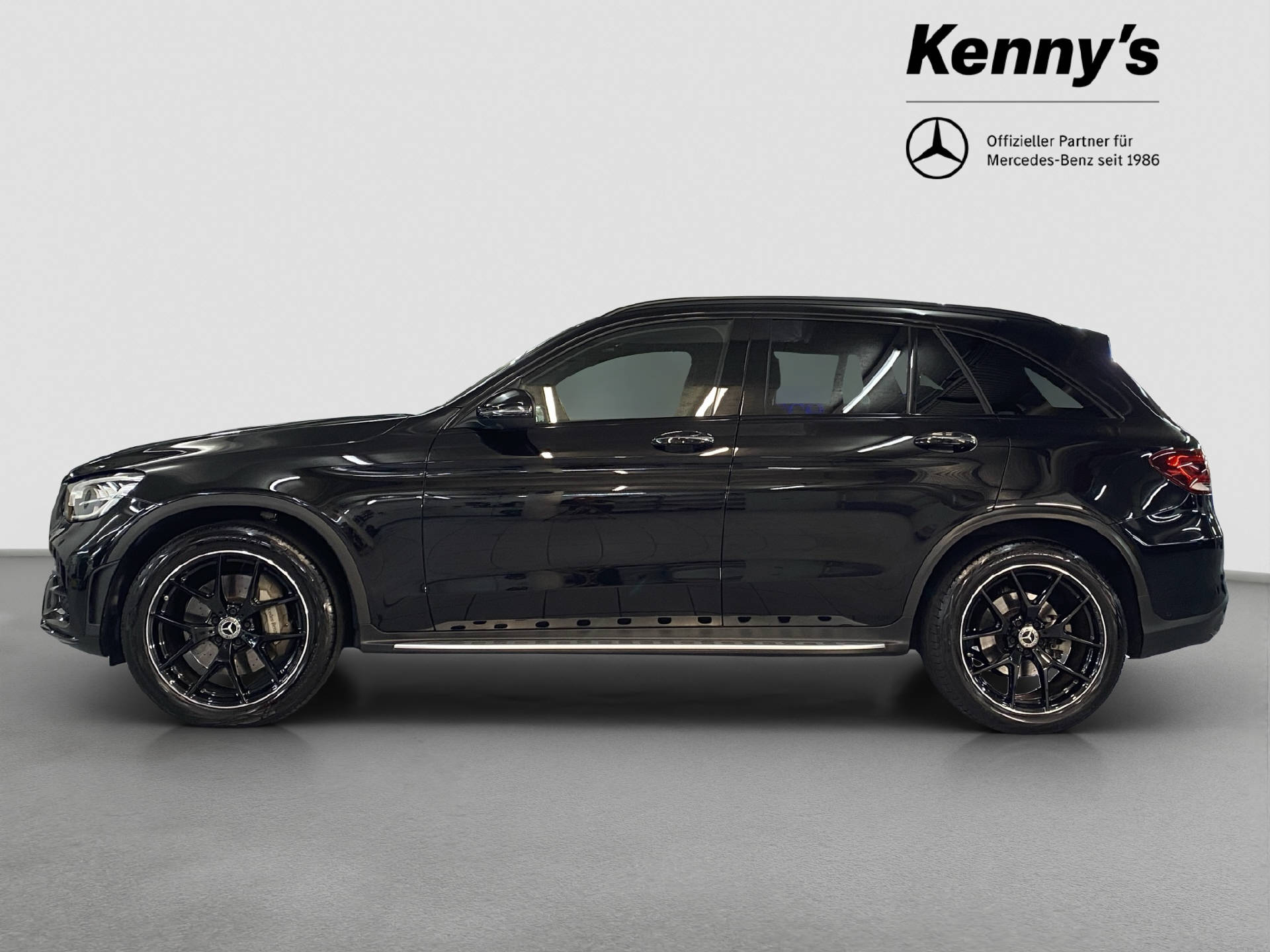MERCEDES-BENZ GLC 300 AMG Line 4MATIC-showroom-element-2