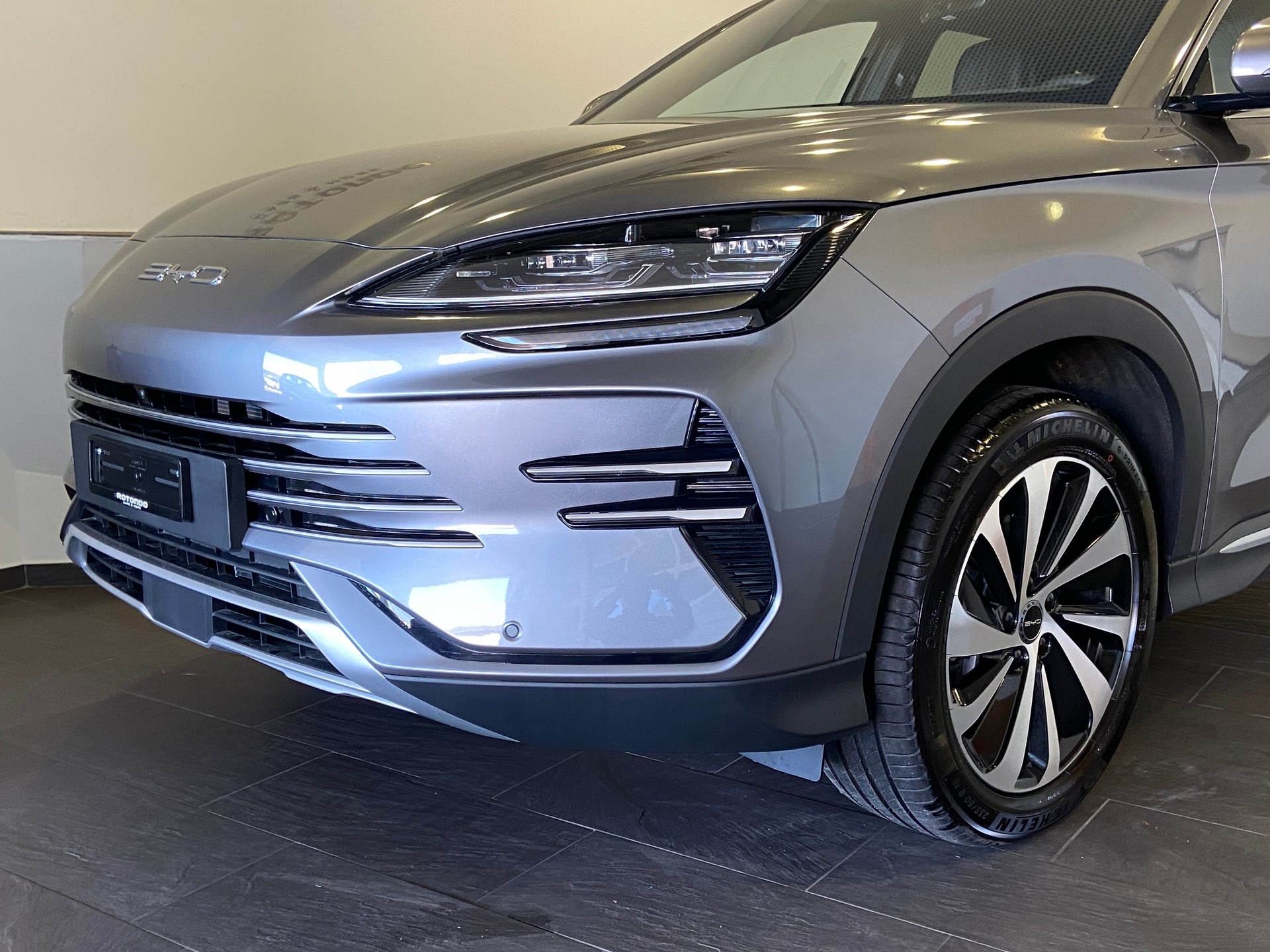 BYD Seal U DM-i Design AWD-showroom-element-2