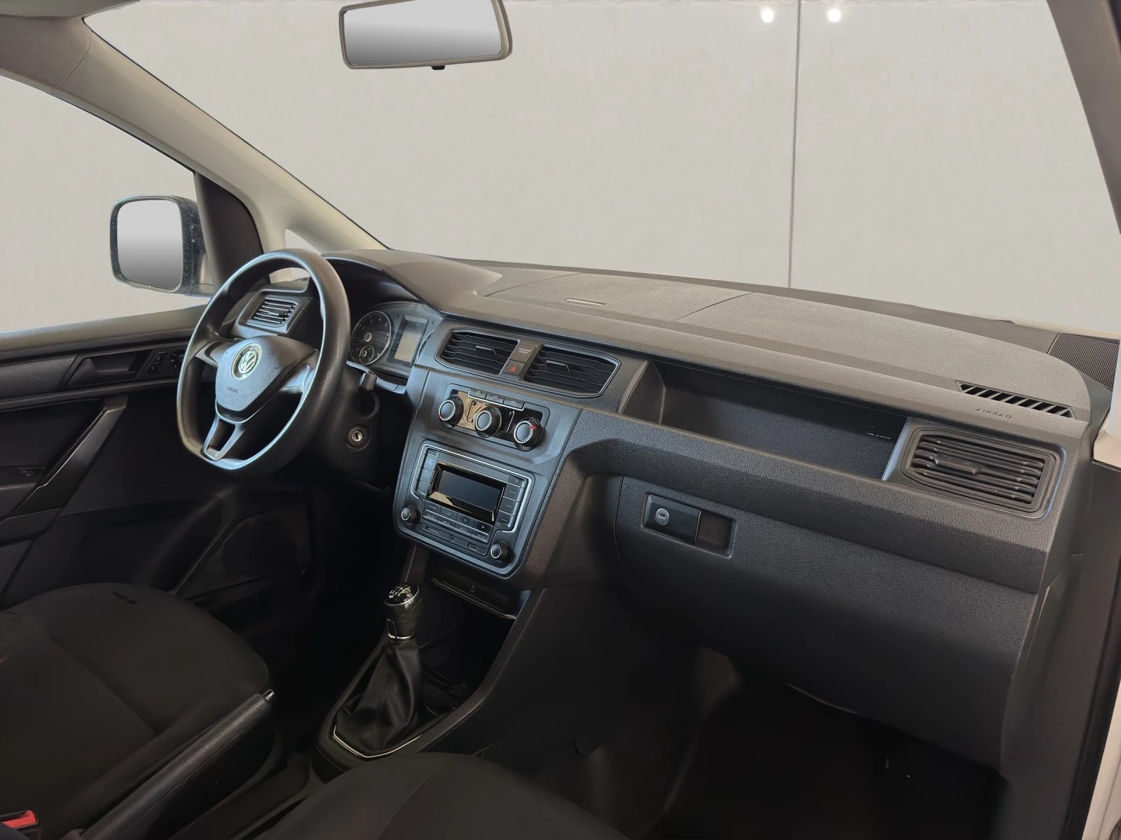 VW Caddy Maxi 2.0TDI BlueMotion Technology-image-8