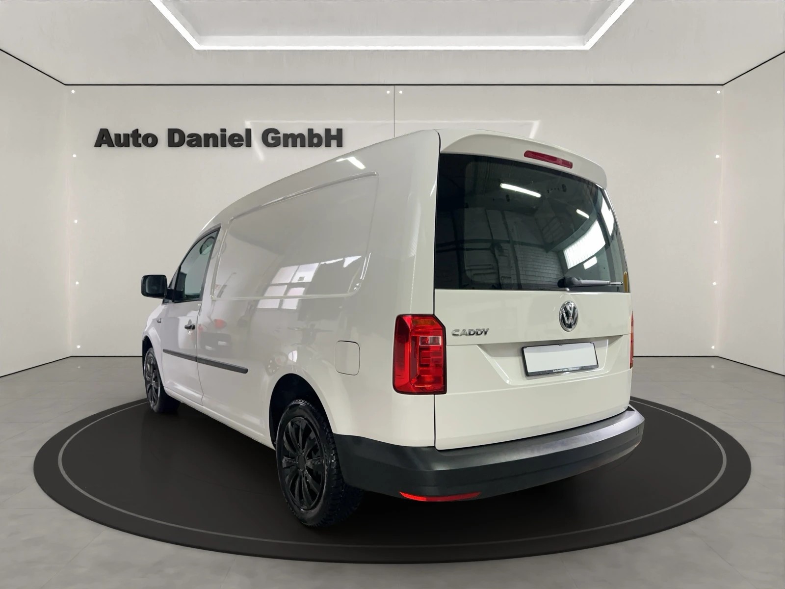 VW Caddy Maxi 2.0TDI BlueMotion Technology-image-6