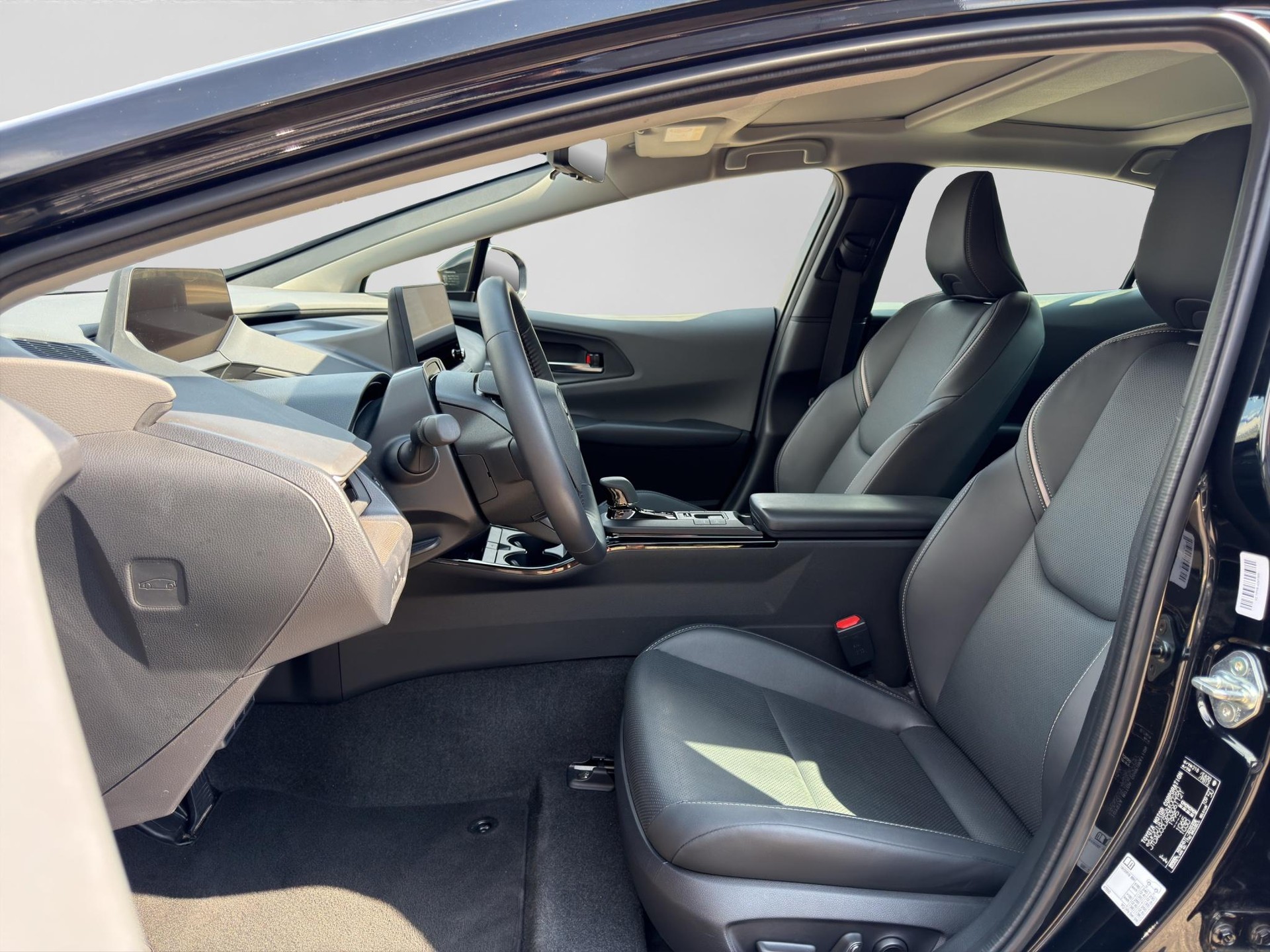 TOYOTA Prius 2.0 Plug-In-Hybrid Premium-showroom-element-1