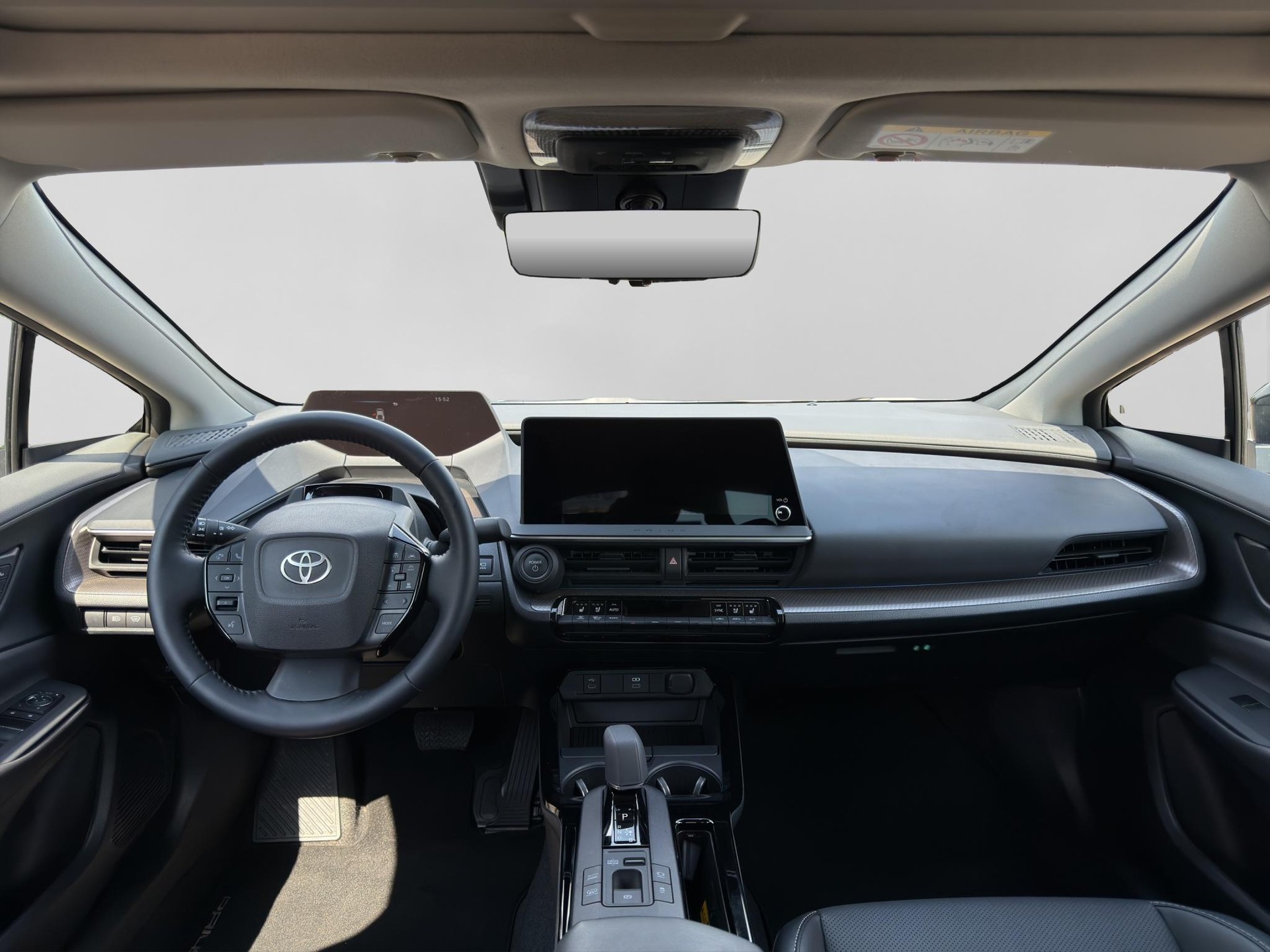 TOYOTA Prius 2.0 Plug-In-Hybrid Premium-showroom-element-2