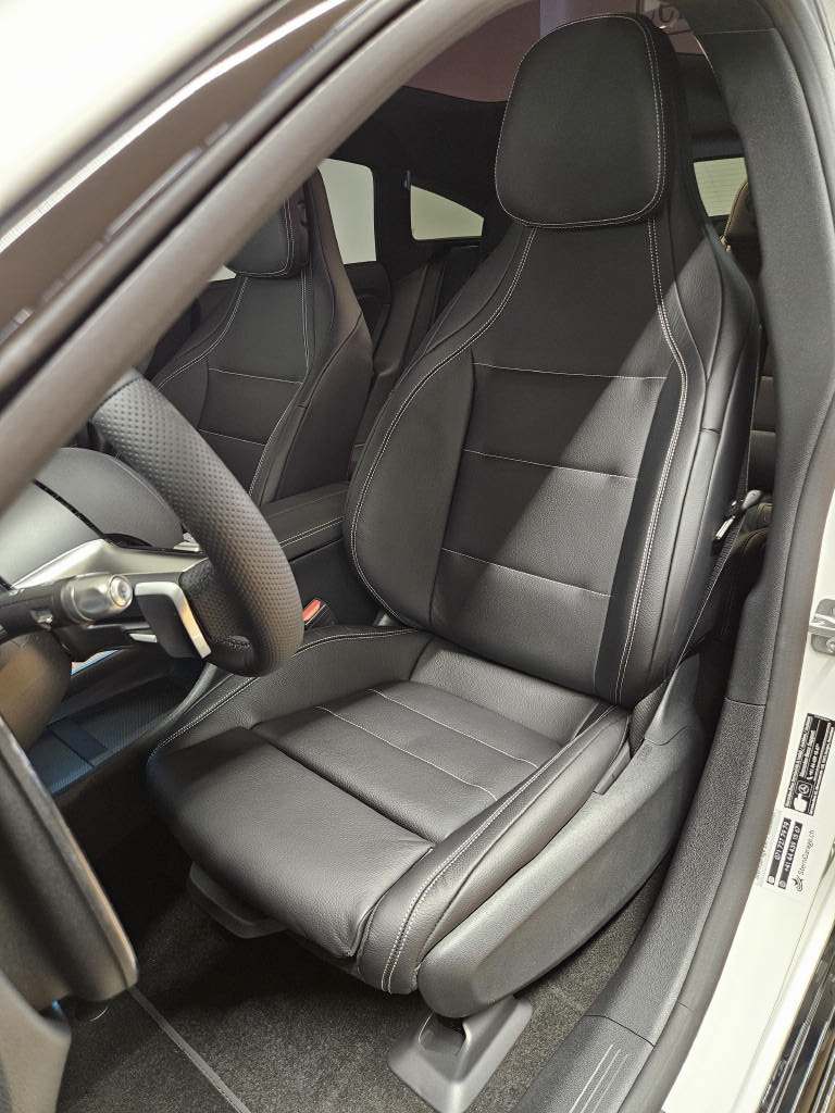 MERCEDES-BENZ CLA 220 4Matic AMG Line Shooting Brake-image-5
