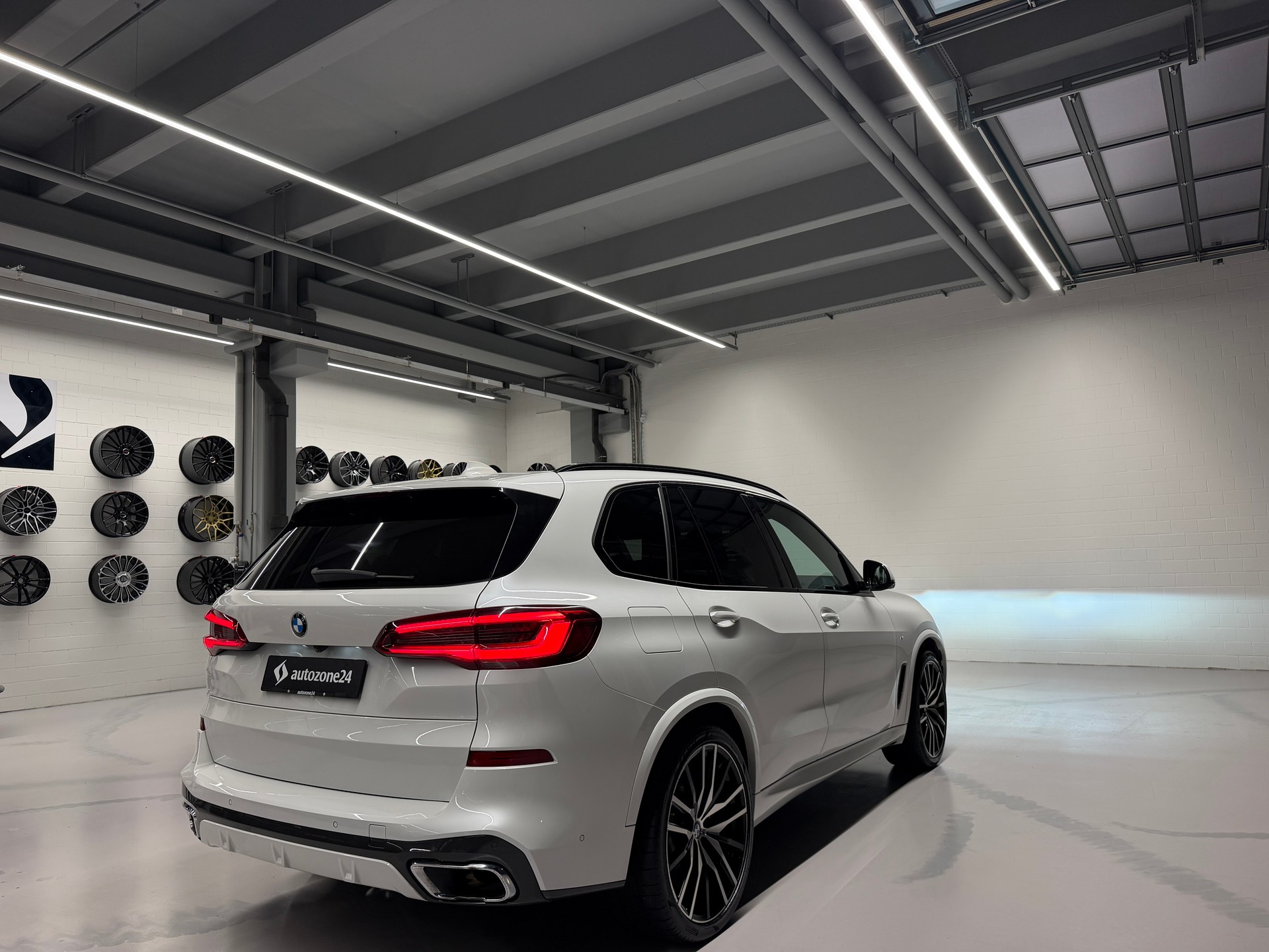 BMW X5 30d xDrive SAG *M Sport*CH-Auto*Harman/Kardon*AHK*Standheizung*Garantie-showroom-element-3