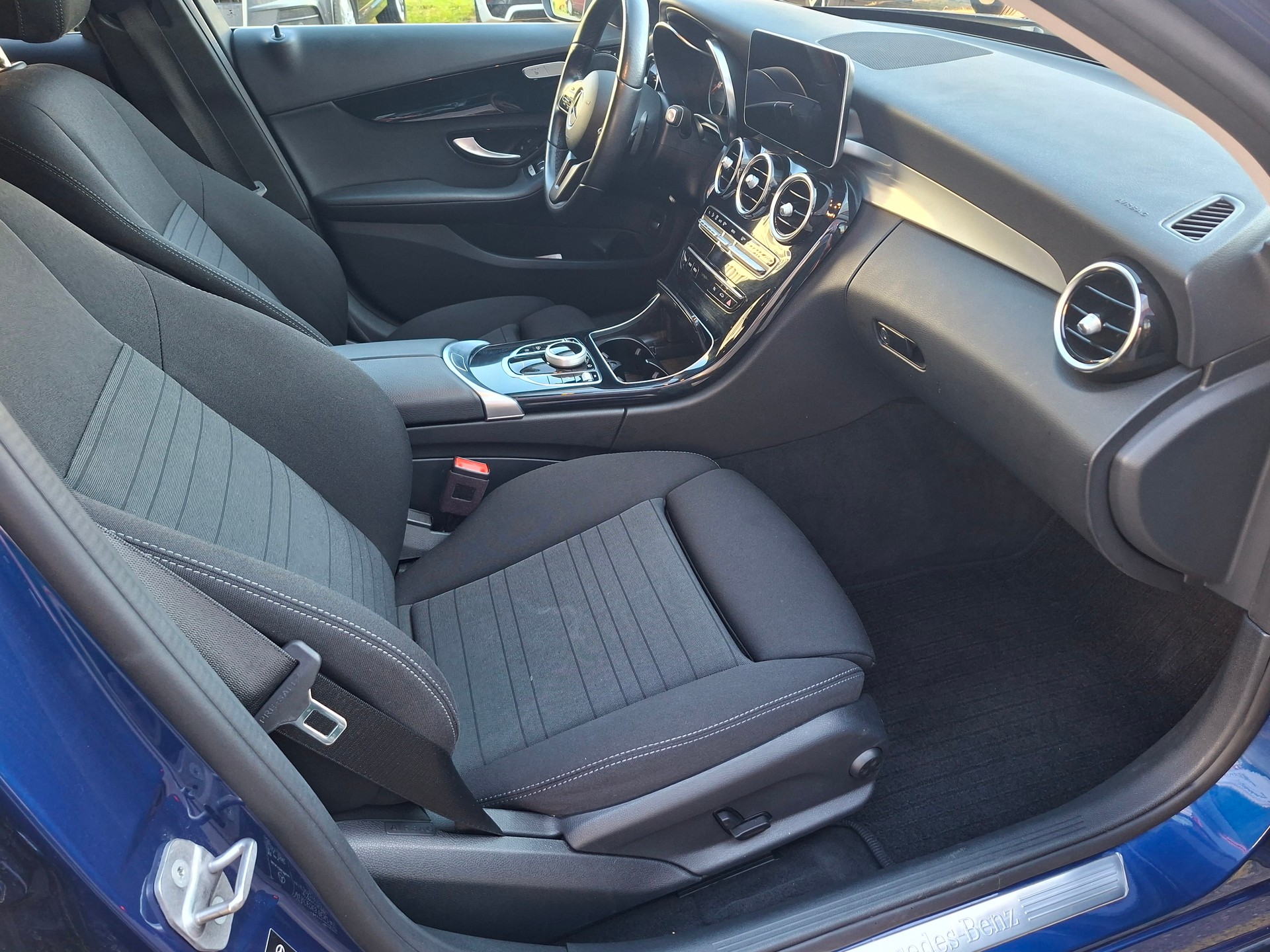 MERCEDES-BENZ C 300 d Avantgarde 4Matic 9G-Tronic-image-7
