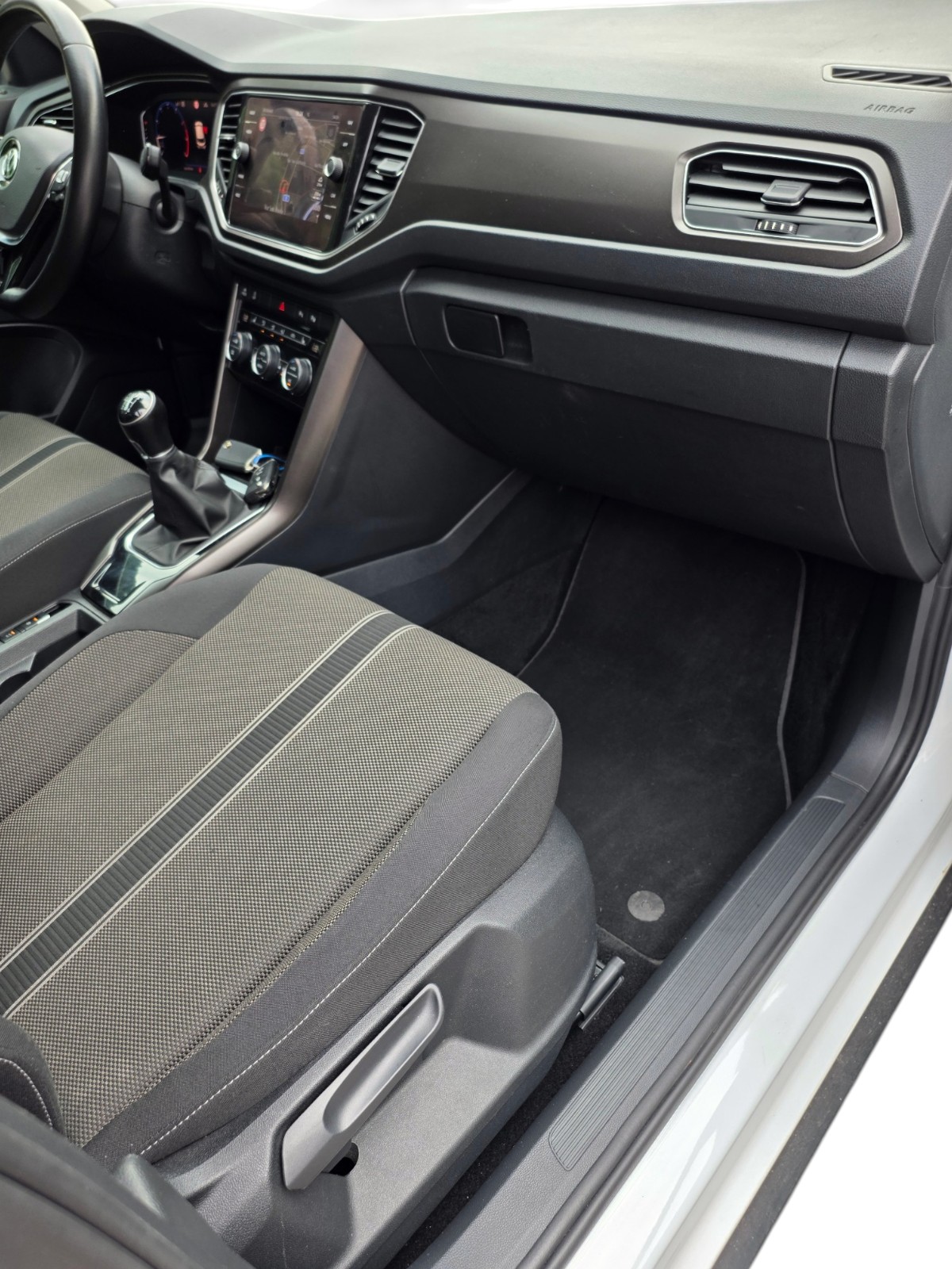 VW T-Roc 1.0 TSI Advance-image-14