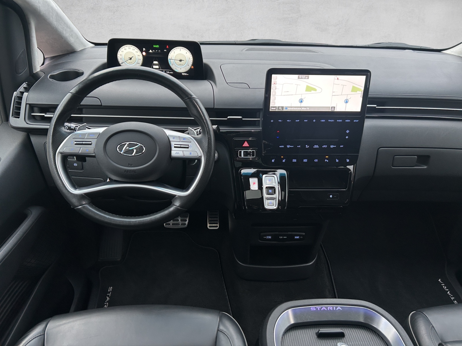 HYUNDAI Staria Premium 2.2 CRDi Vertex 4WD A-image-13