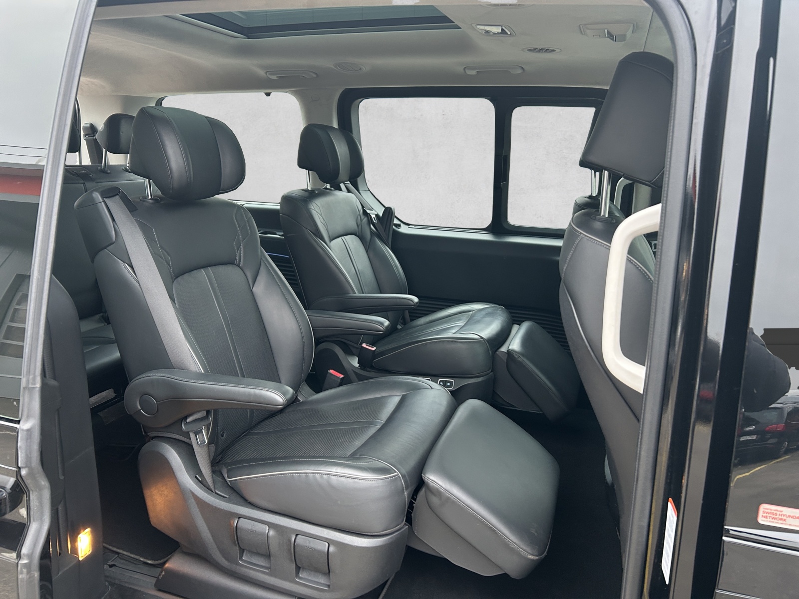 HYUNDAI Staria Premium 2.2 CRDi Vertex 4WD A-image-11