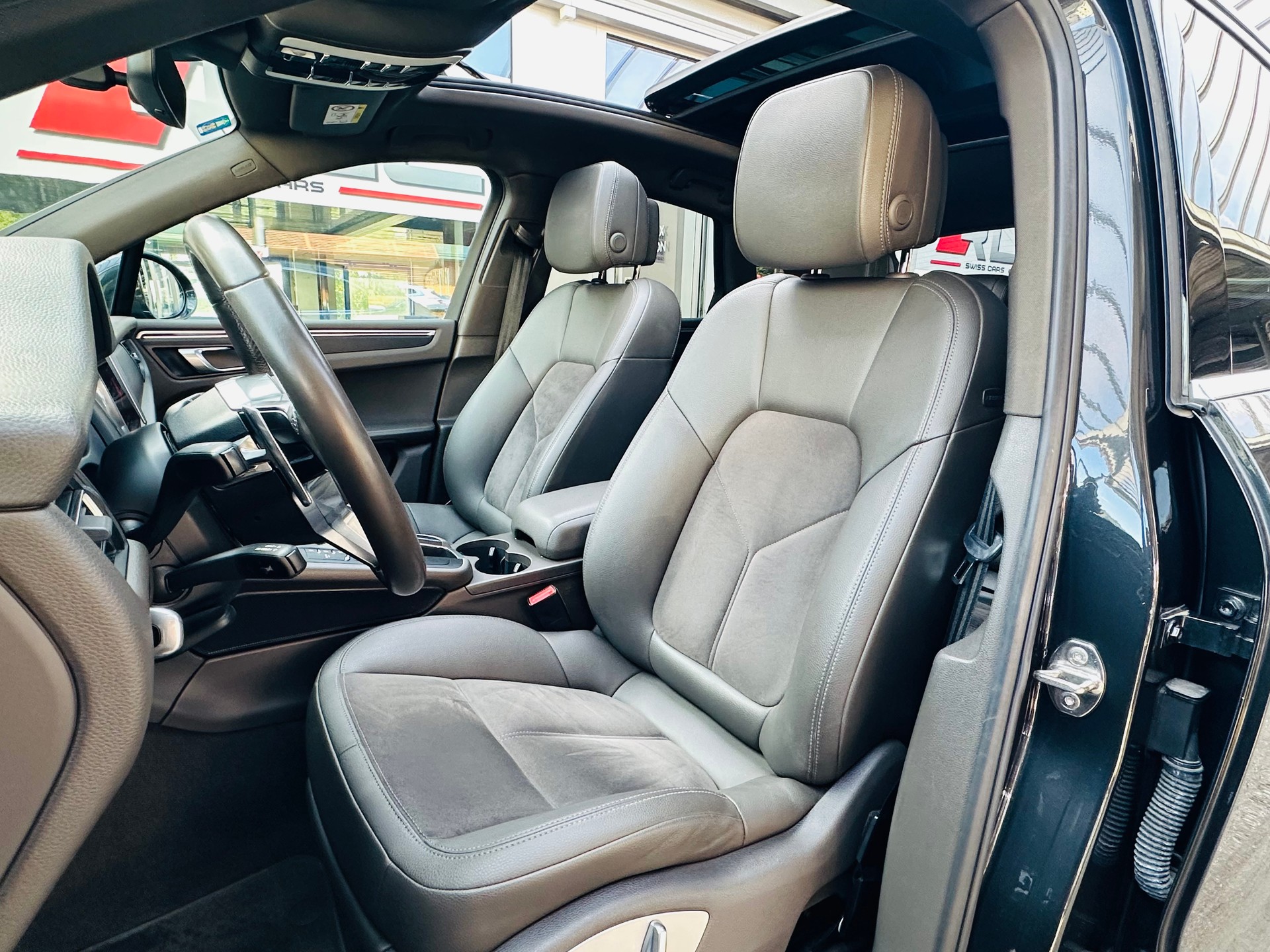 PORSCHE Macan PDK-image-9