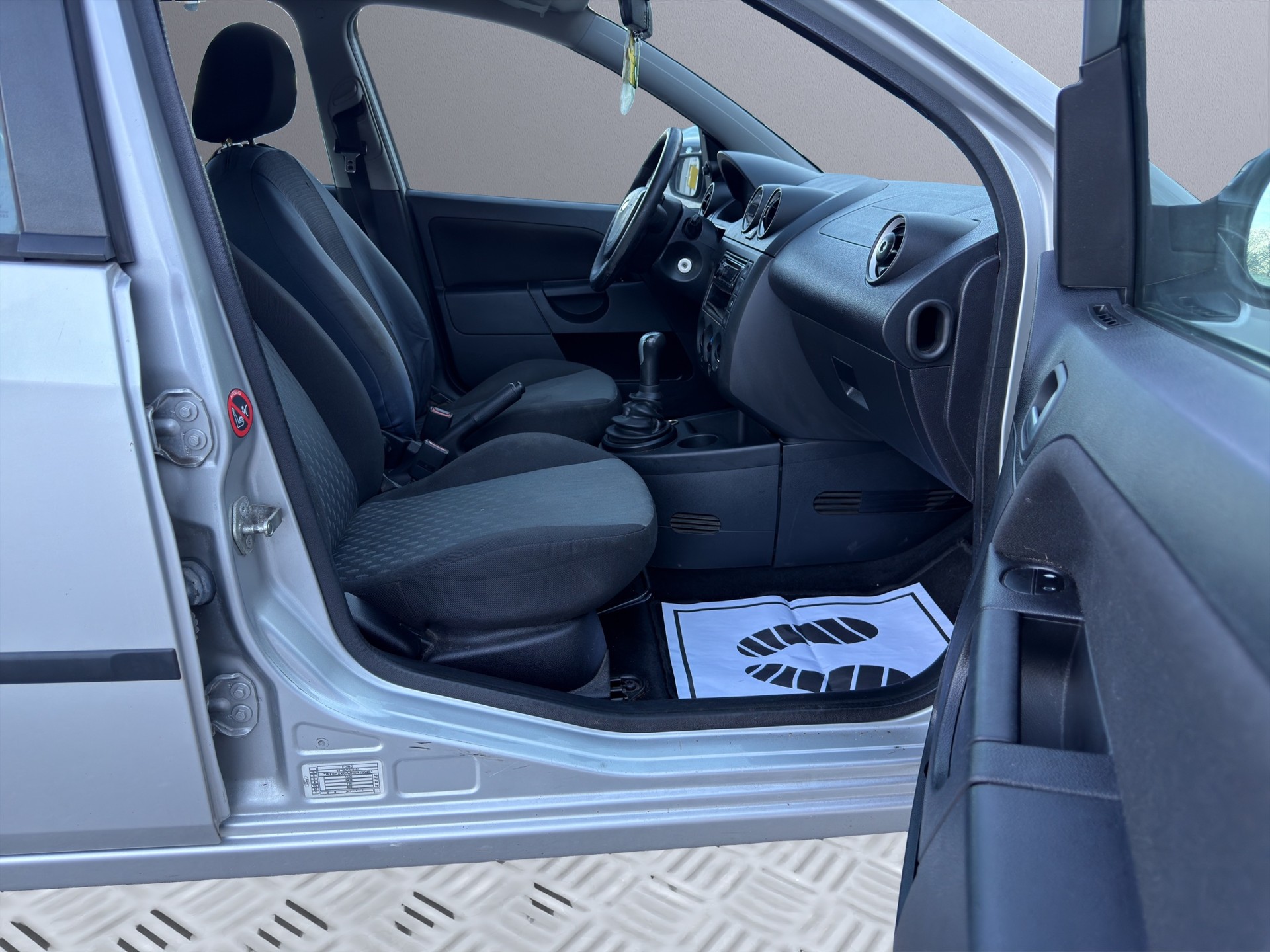 FORD Fiesta 1.4 16V Trend-image-10