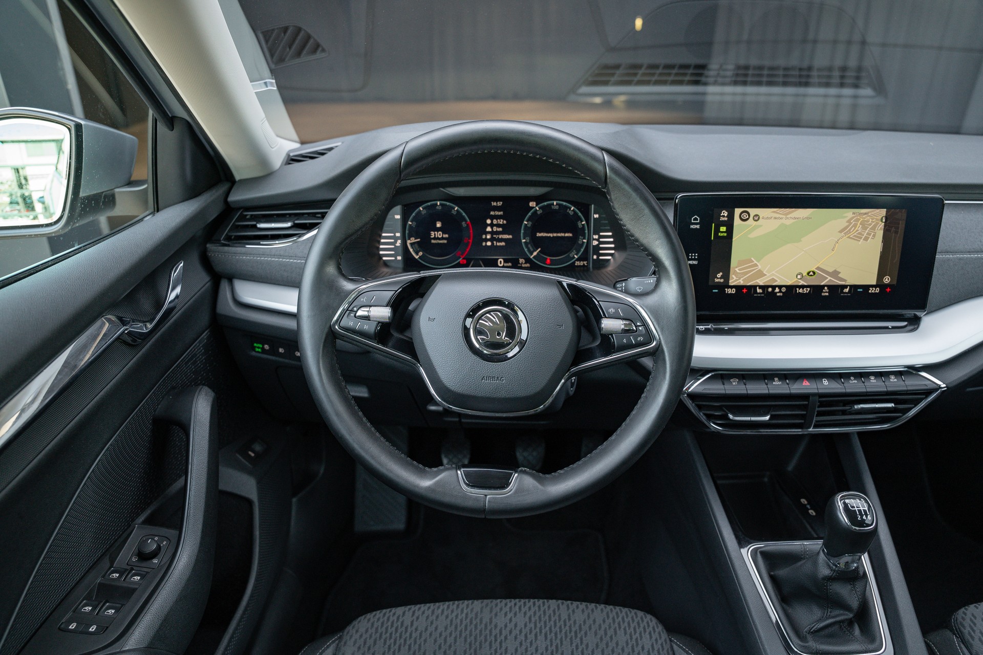 SKODA Octavia Combi 1.5 TSI ACT EVO Ambition-image-15