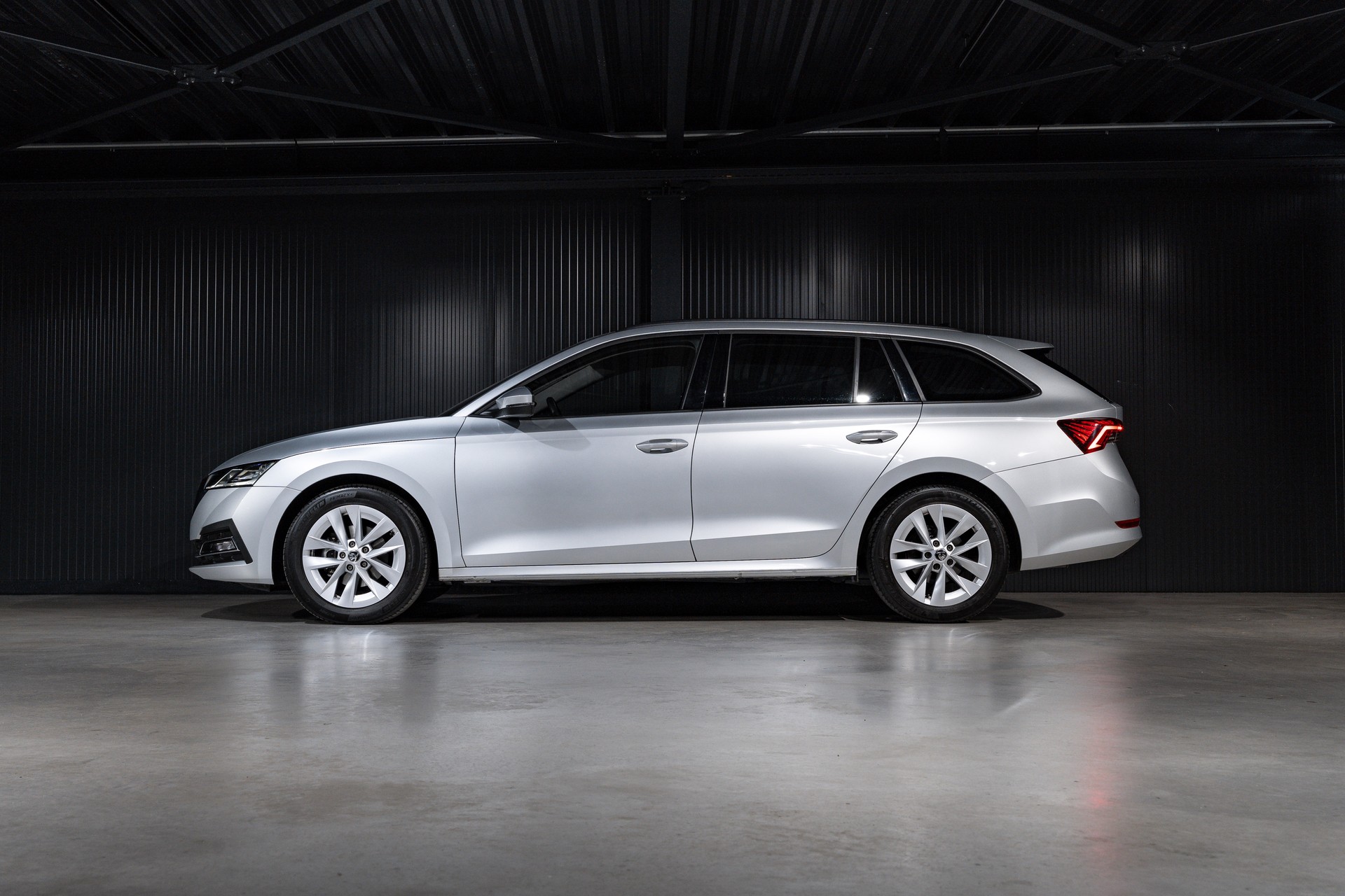 SKODA Octavia Combi 1.5 TSI ACT EVO Ambition-showroom-element-2