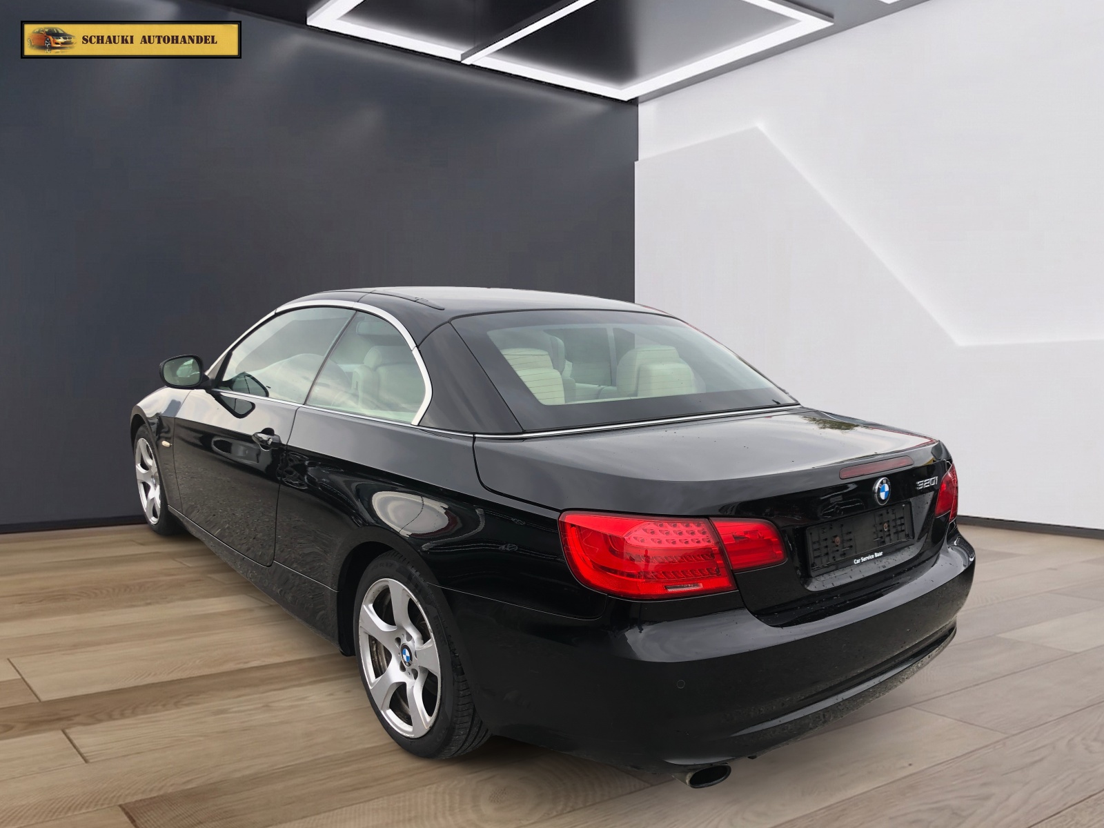BMW 320i Cabriolet-image-9
