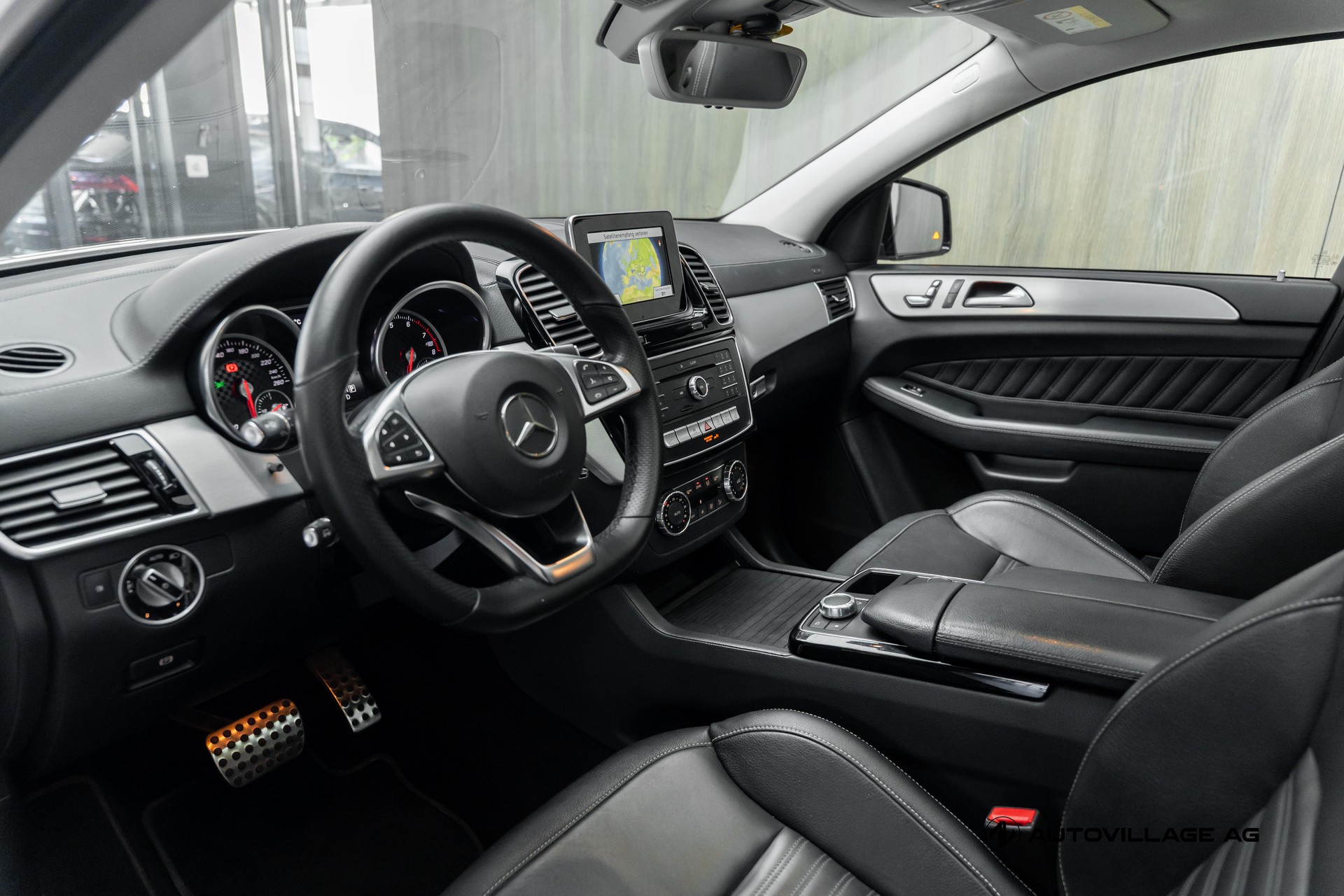 MERCEDES-BENZ GLE Coupé 400 4Matic 9G-Tronic-showroom-element-3