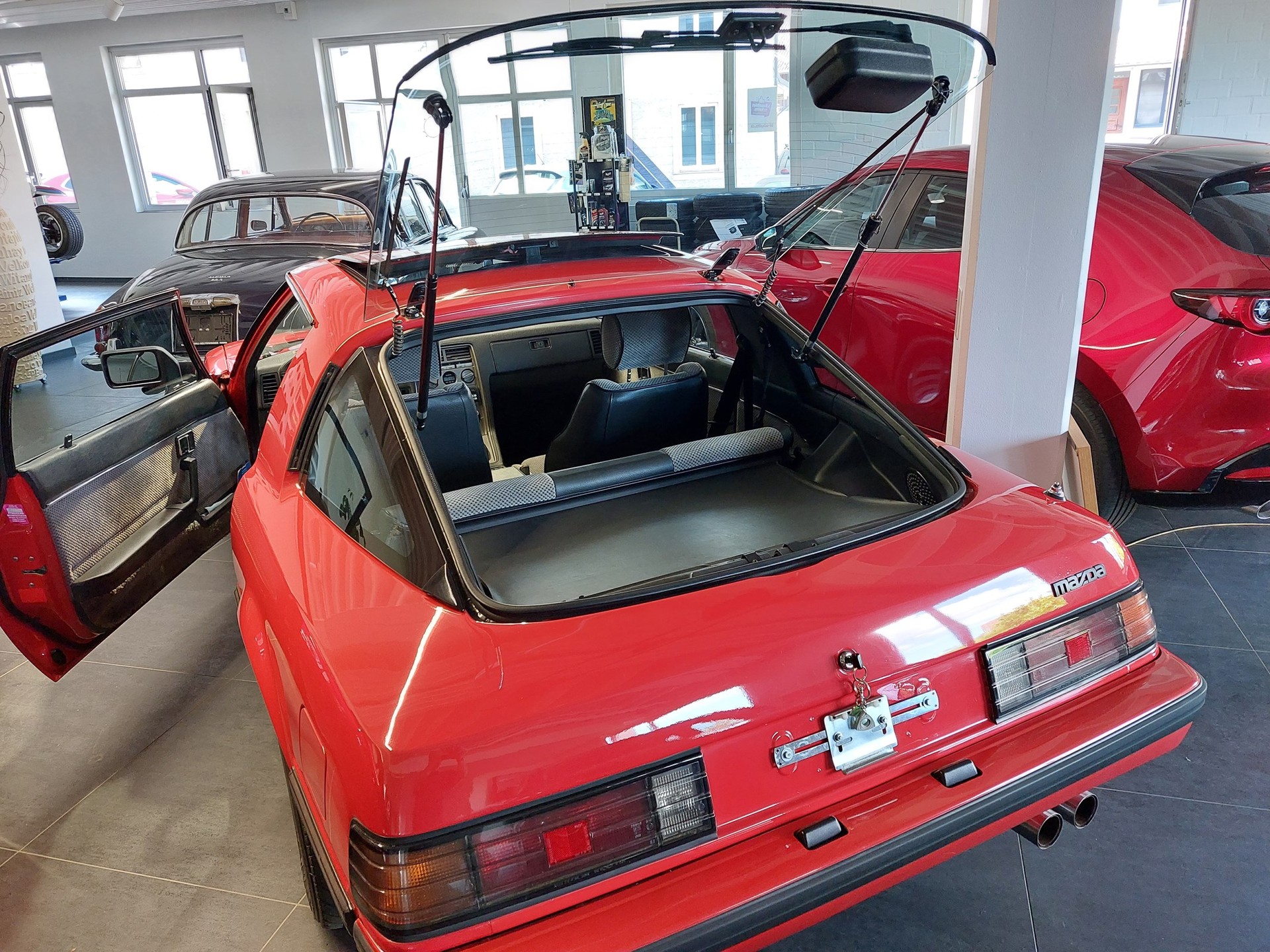 MAZDA RX-7 FB Wankel-showroom-element-3