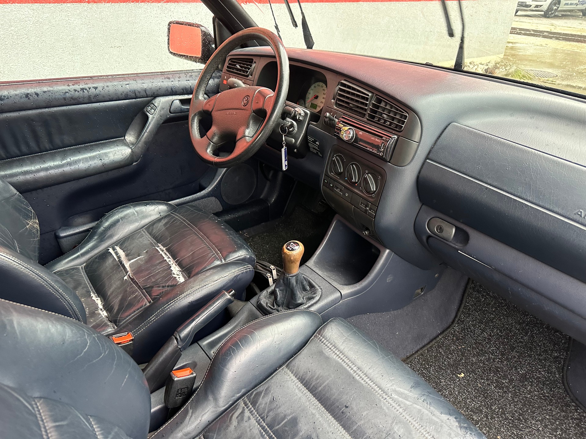 VW Golf Cabriolet 2000 Swiss Classic-image-5