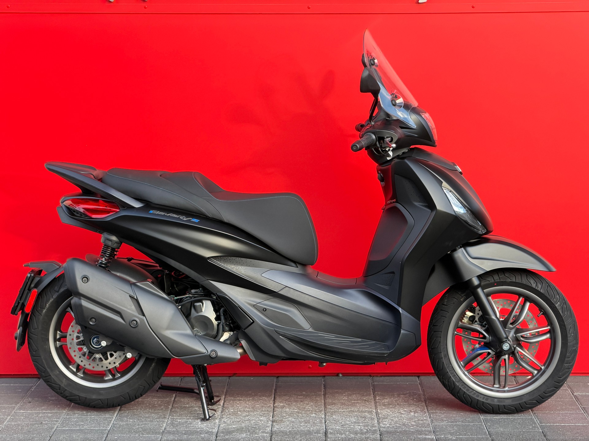 PIAGGIO Beverly 400 Sport E5+-image-0