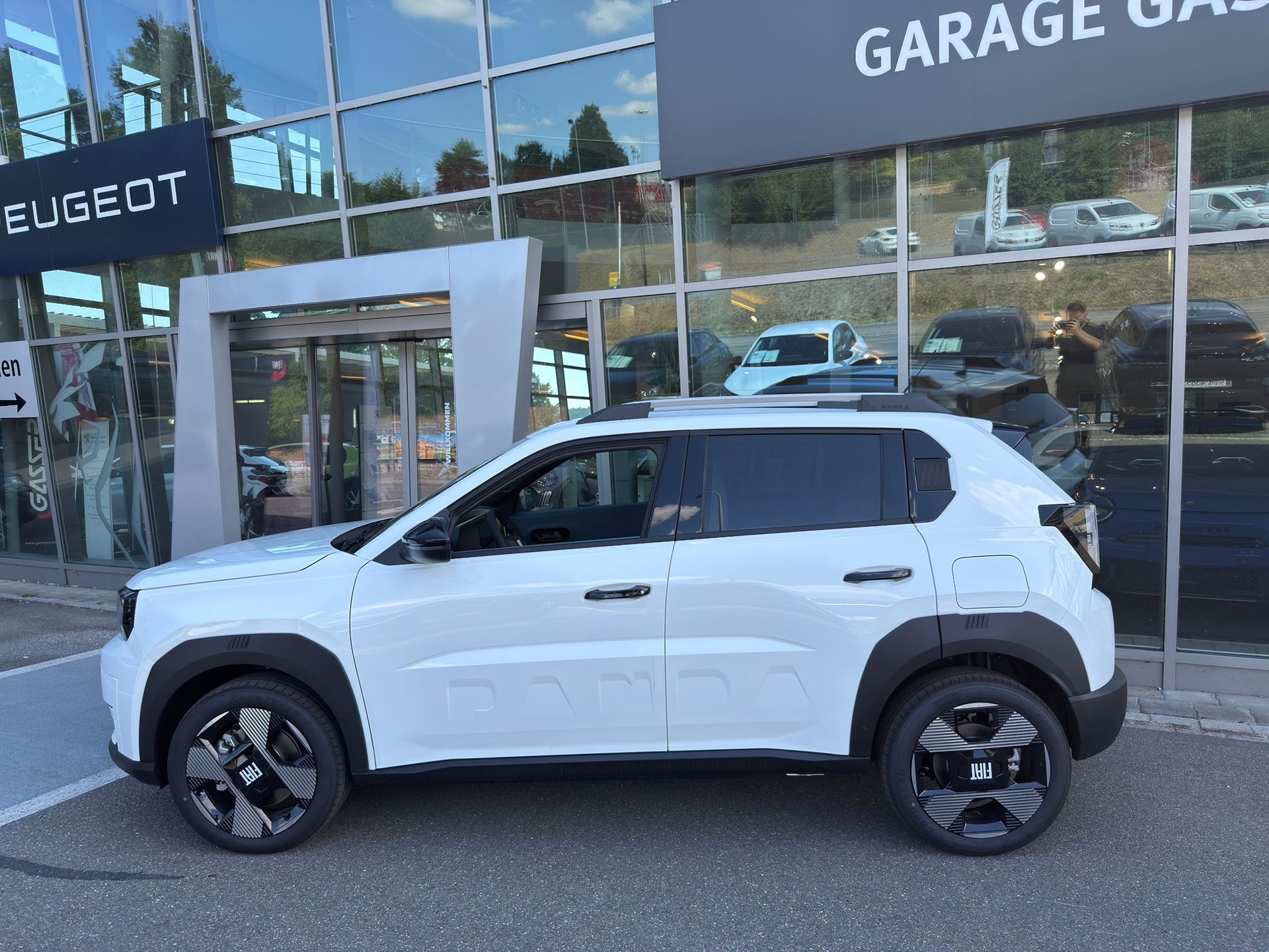 FIAT Grande Panda MHEV La Prima-showroom-element-1