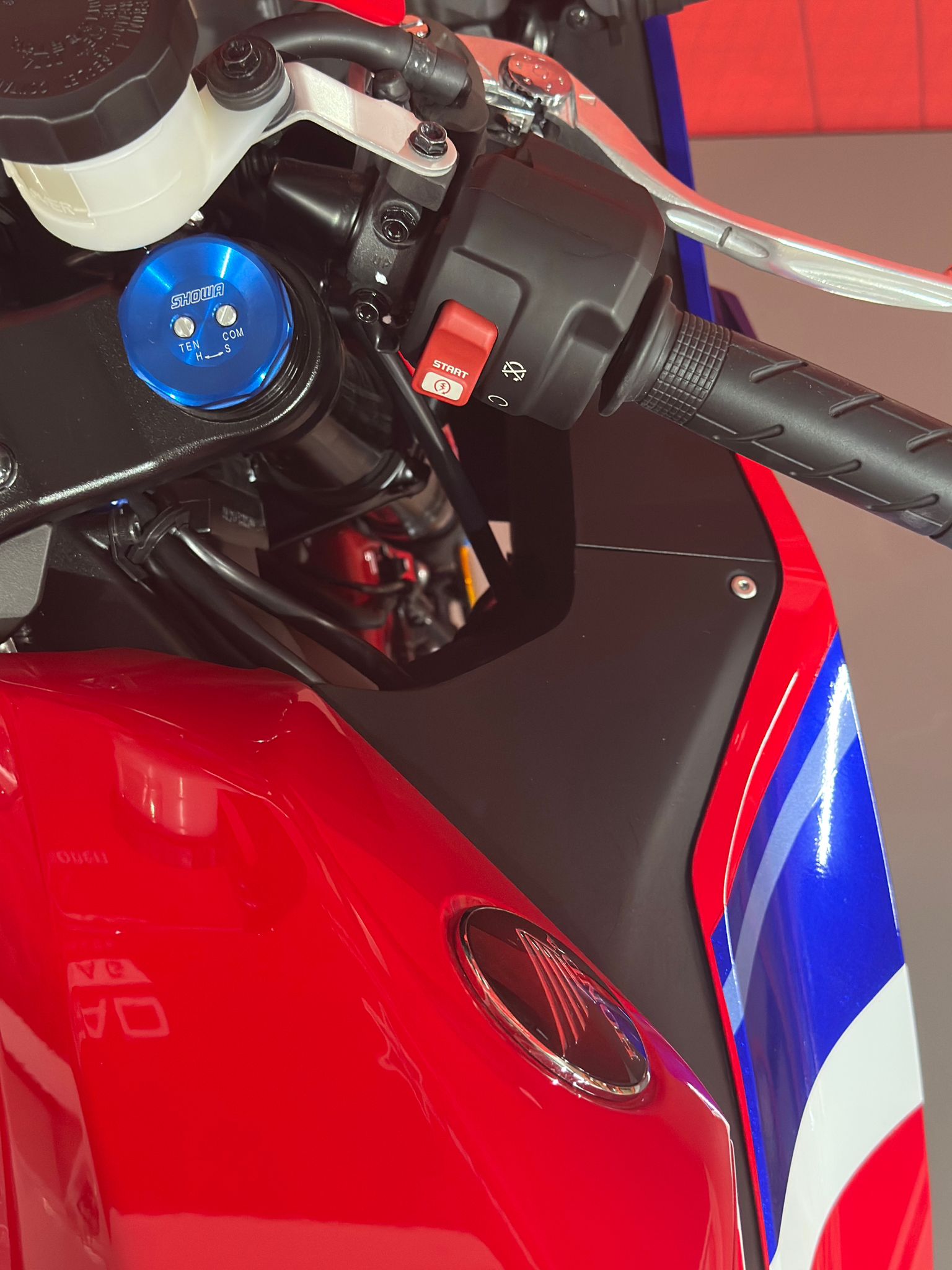 HONDA CBR 600 RR **Grand Prix Red**DEMO-BIKE-image-7