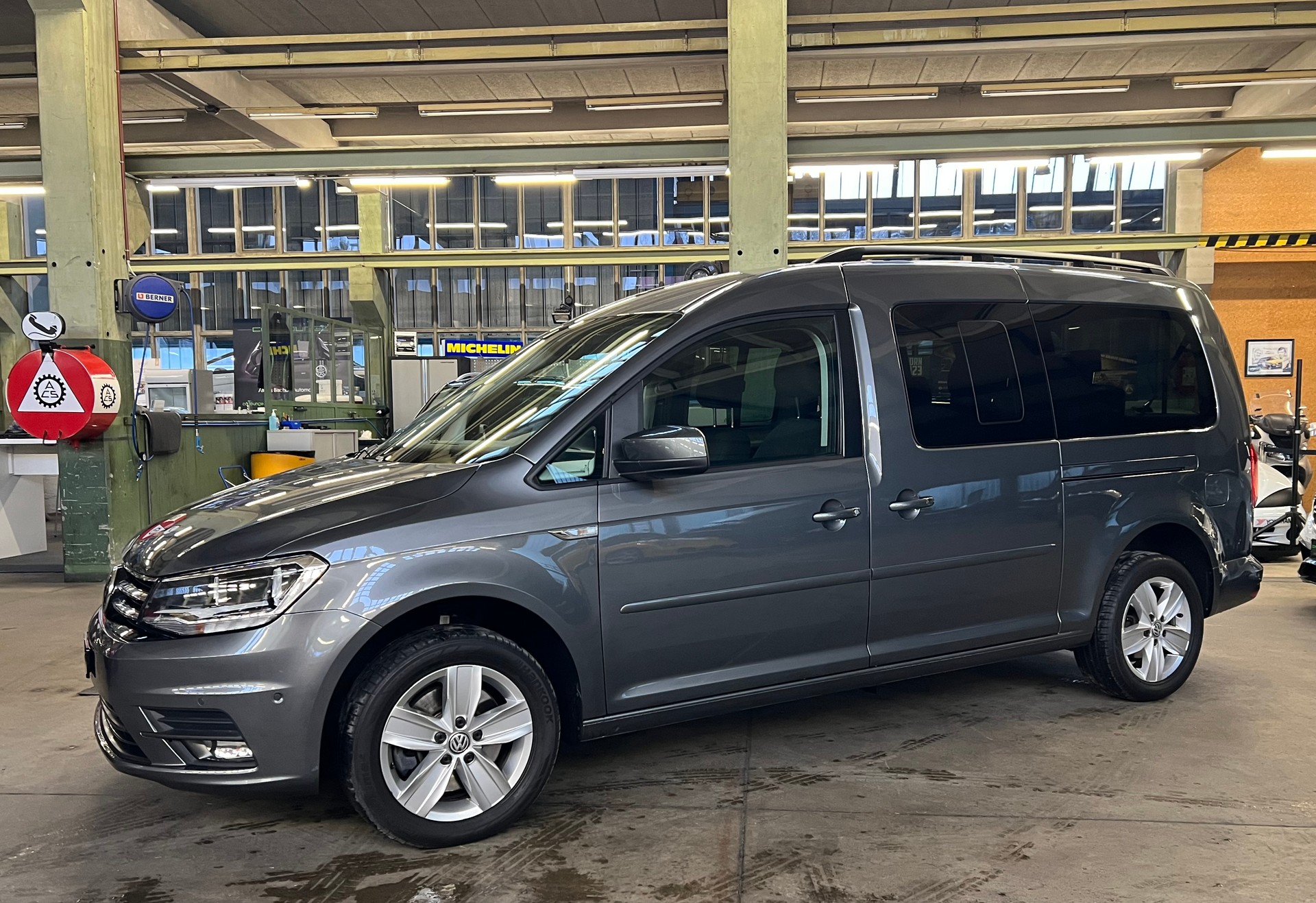 VW Caddy Maxi 2.0TDI Comfortline BlueMotion Technology DSG-image-16