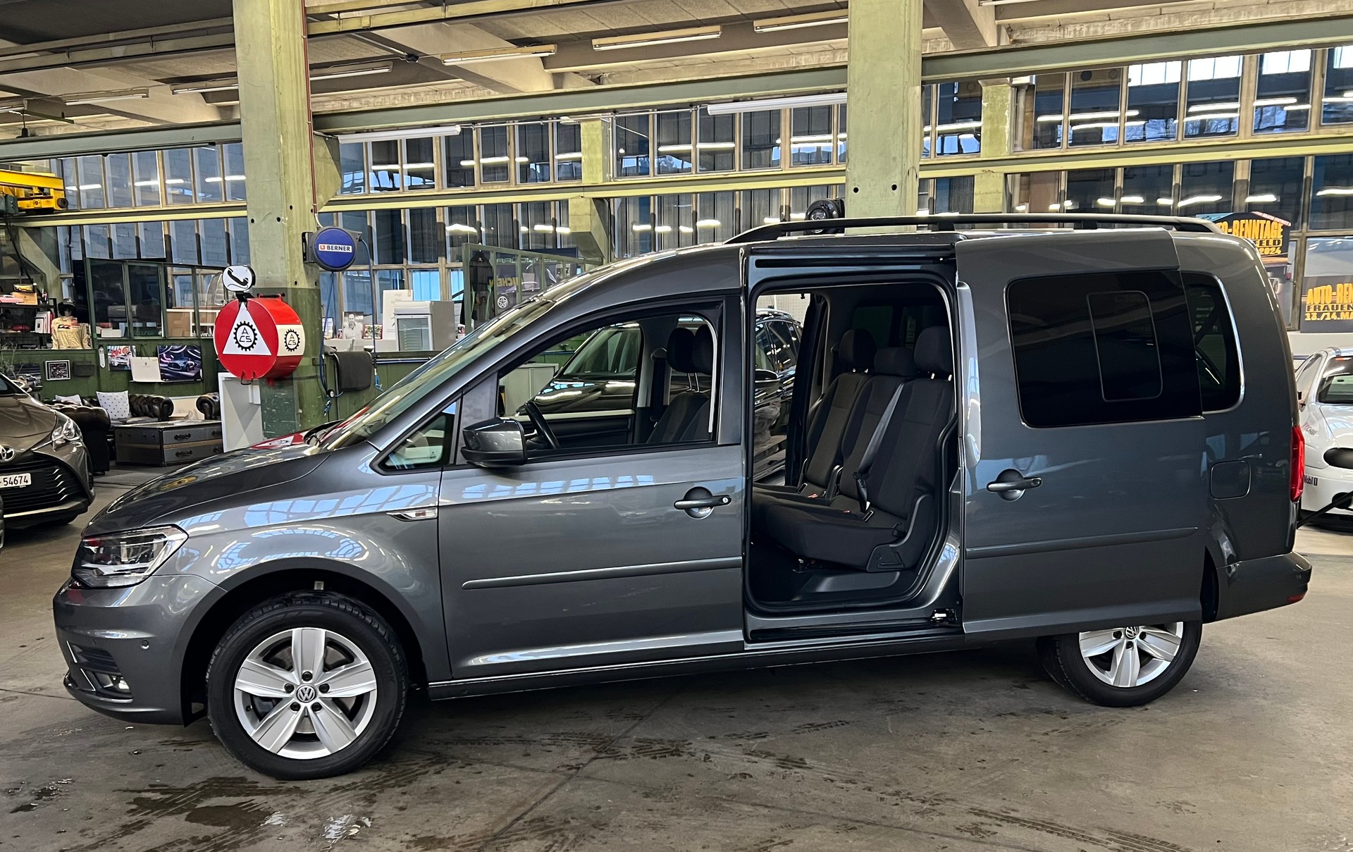 VW Caddy Maxi 2.0TDI Comfortline BlueMotion Technology DSG-image-12