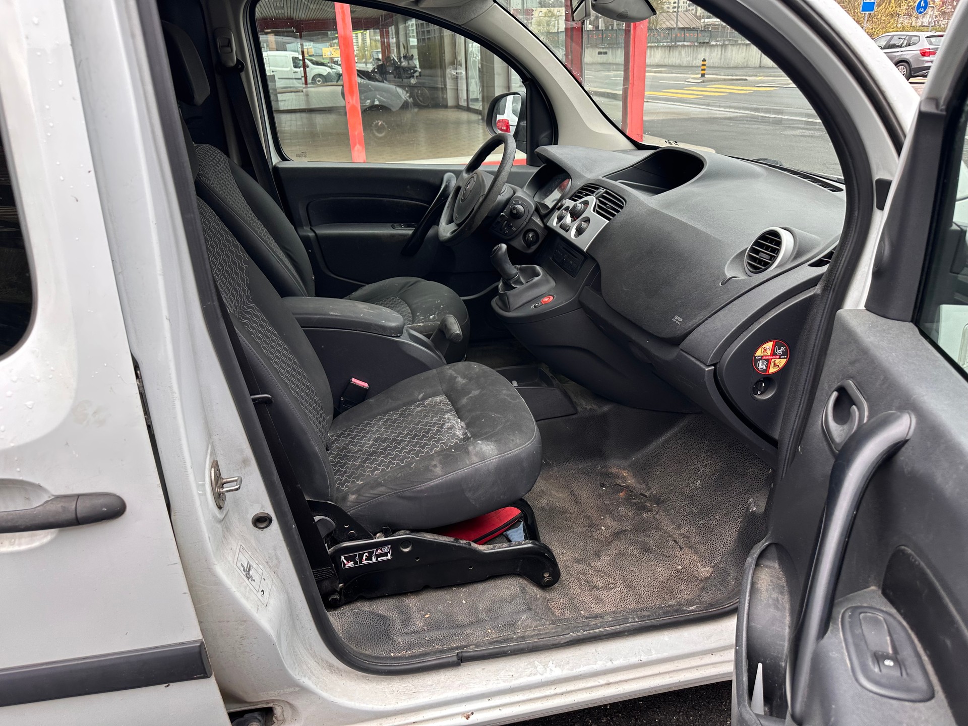 RENAULT Kangoo dCi90-image-10