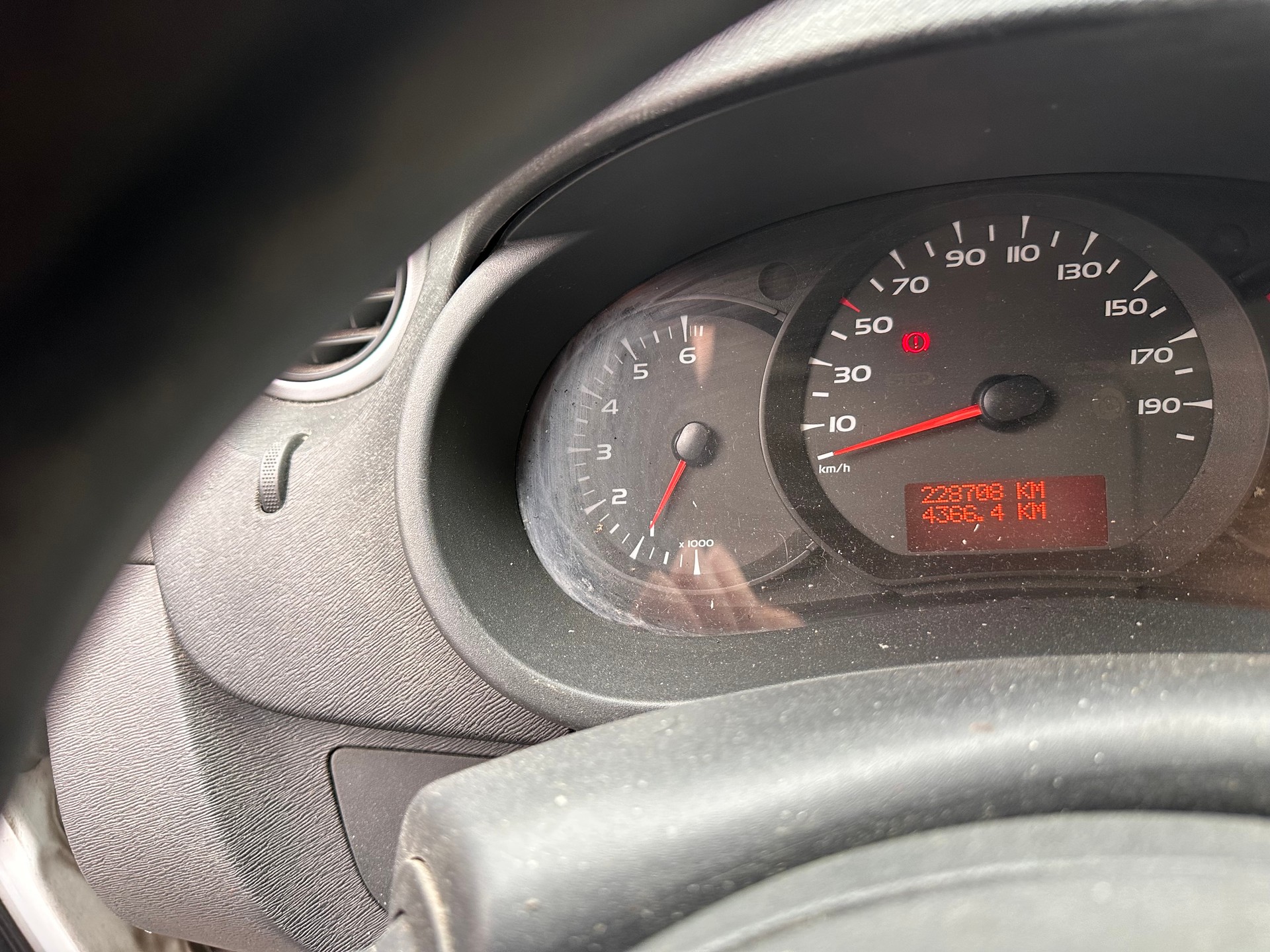 RENAULT Kangoo dCi90-image-12